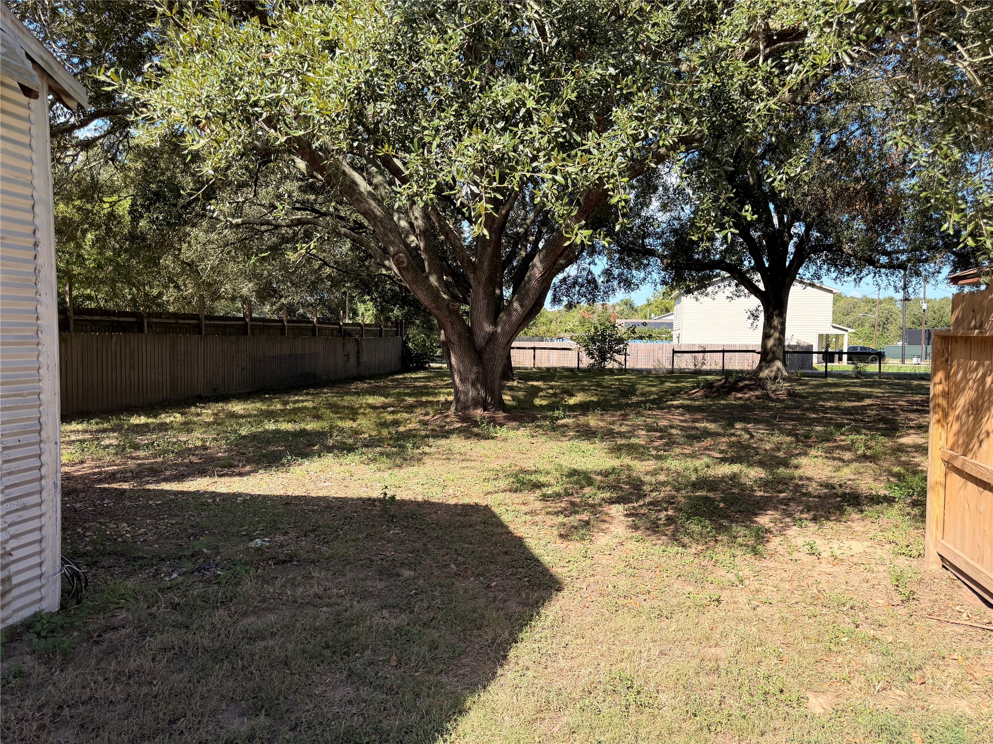 2611 Center Street Property Photo 10