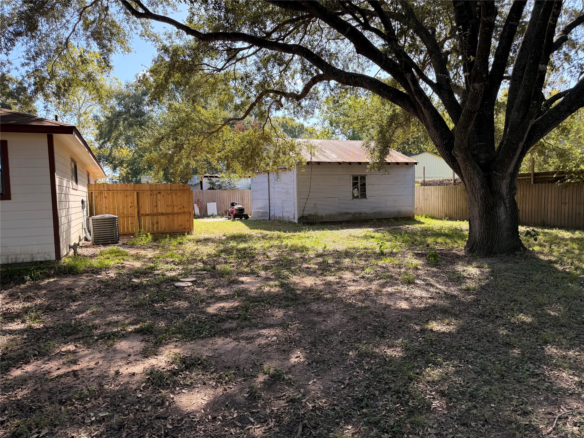 2611 Center Street Property Photo 11