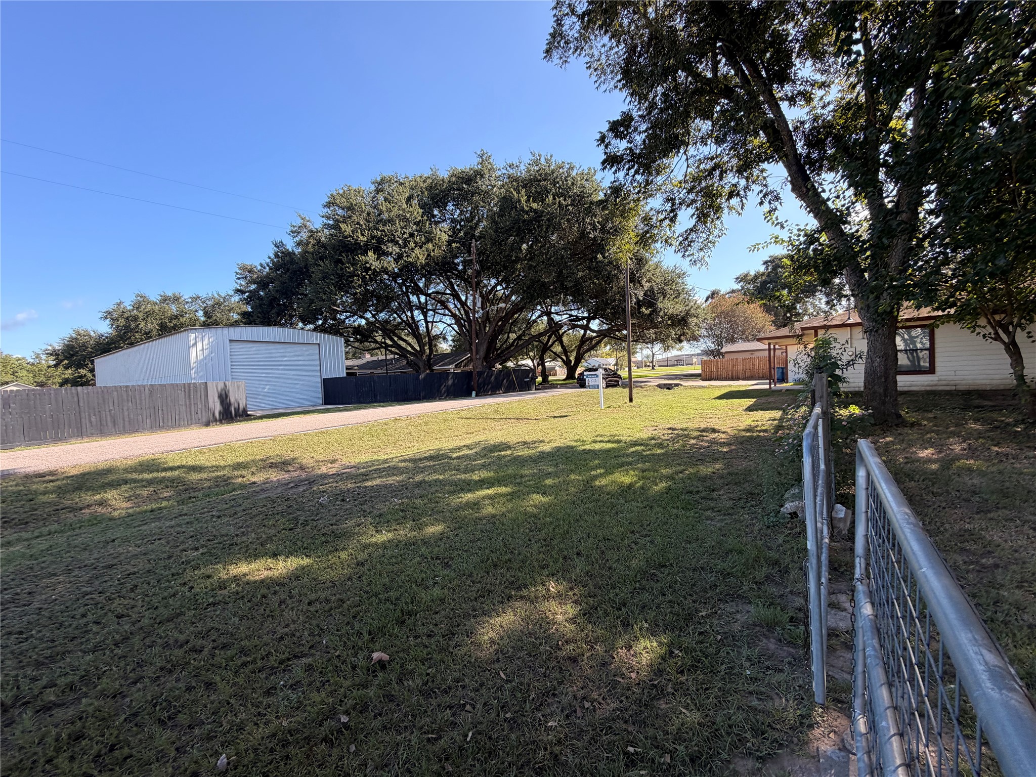 2611 Center Street Property Photo 12