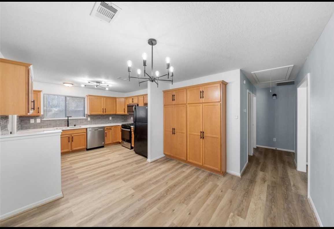 2611 Center Street Property Photo 17