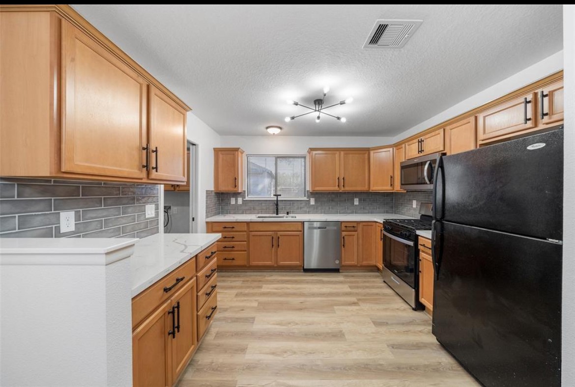 2611 Center Street Property Photo 18