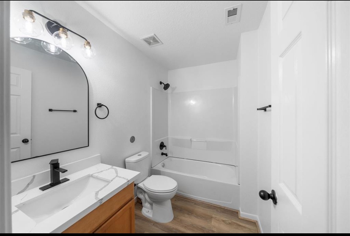 2611 Center Street Property Photo 20