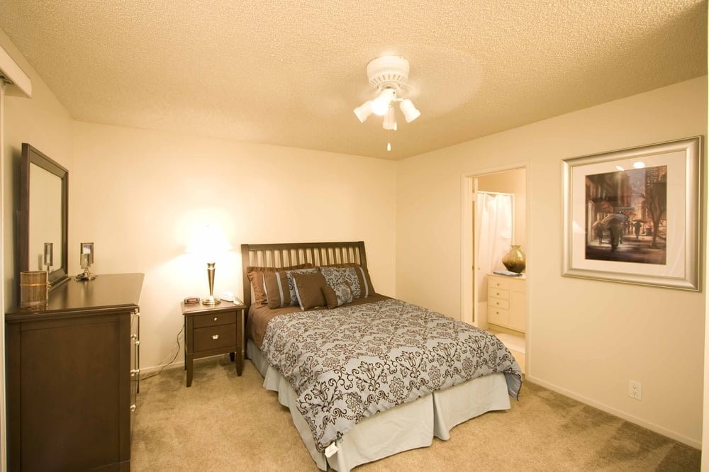 7007 Inglewood Ave Property Photo 4