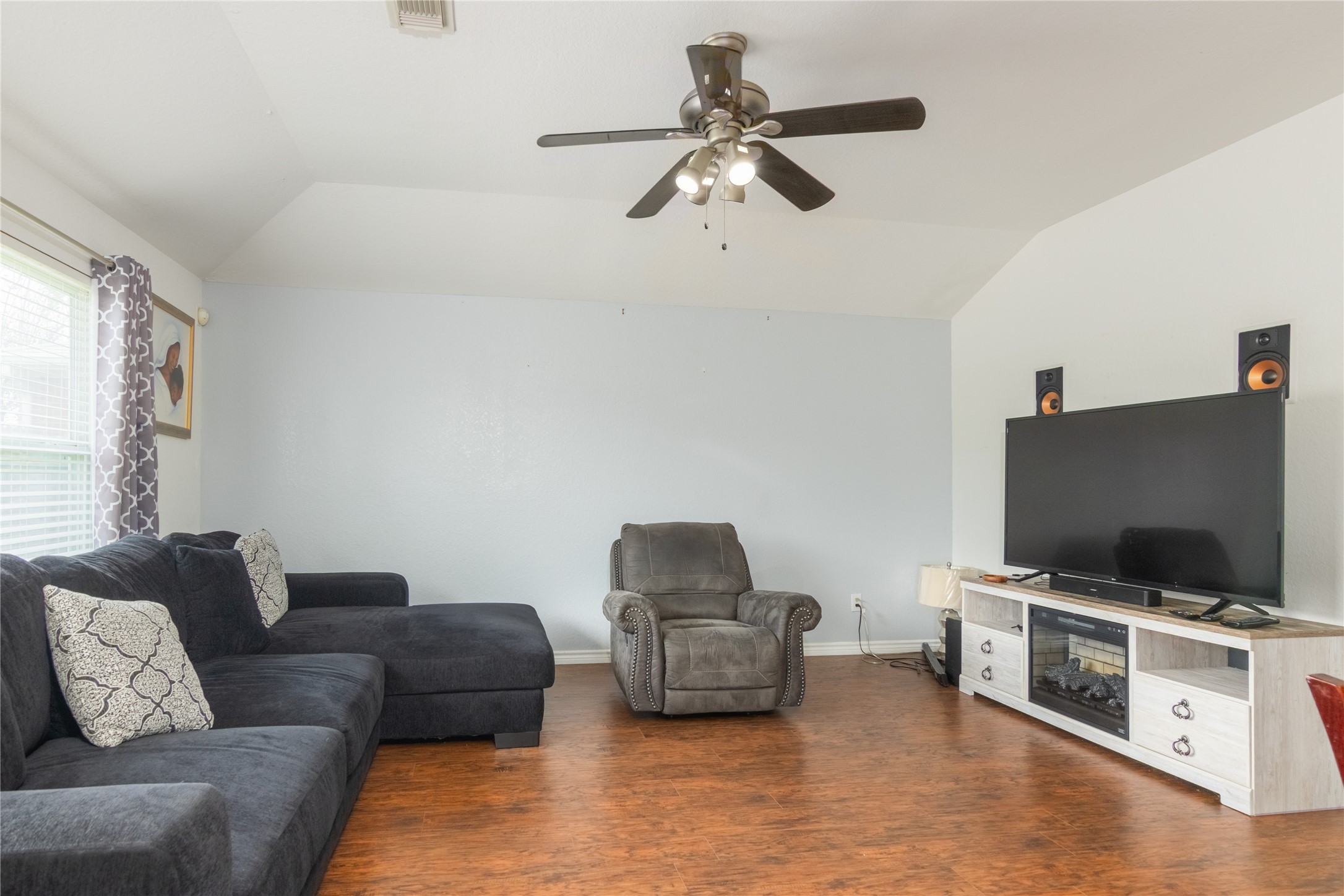 5707 Mason Oaks Property Photo 6