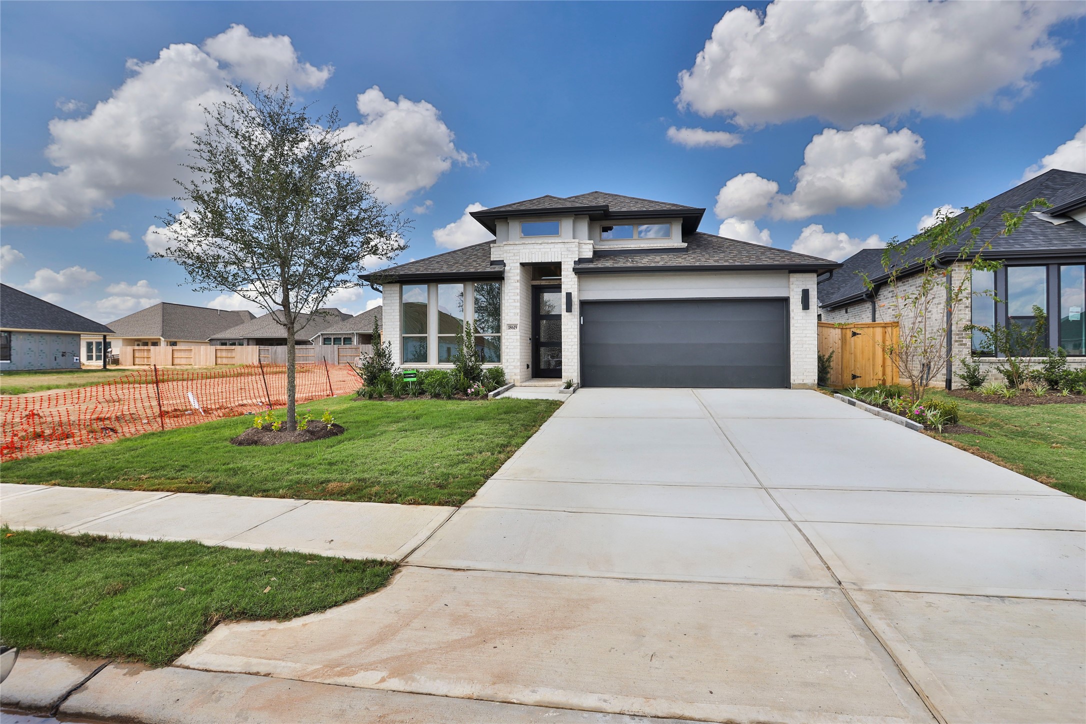 18619 Shamrock Isle Court Property Photo 1