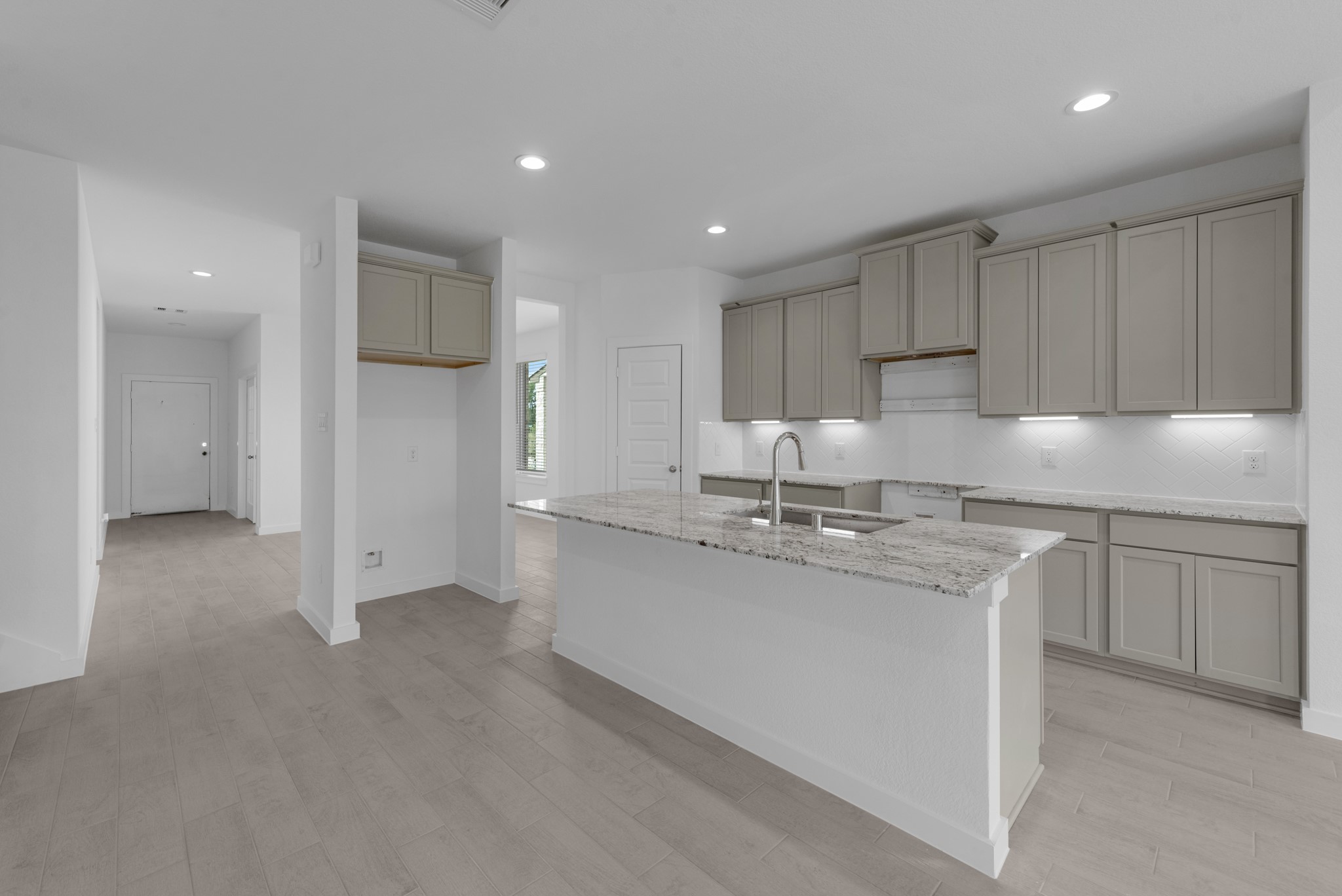 1727 Pecan Woods Lane Property Photo 3