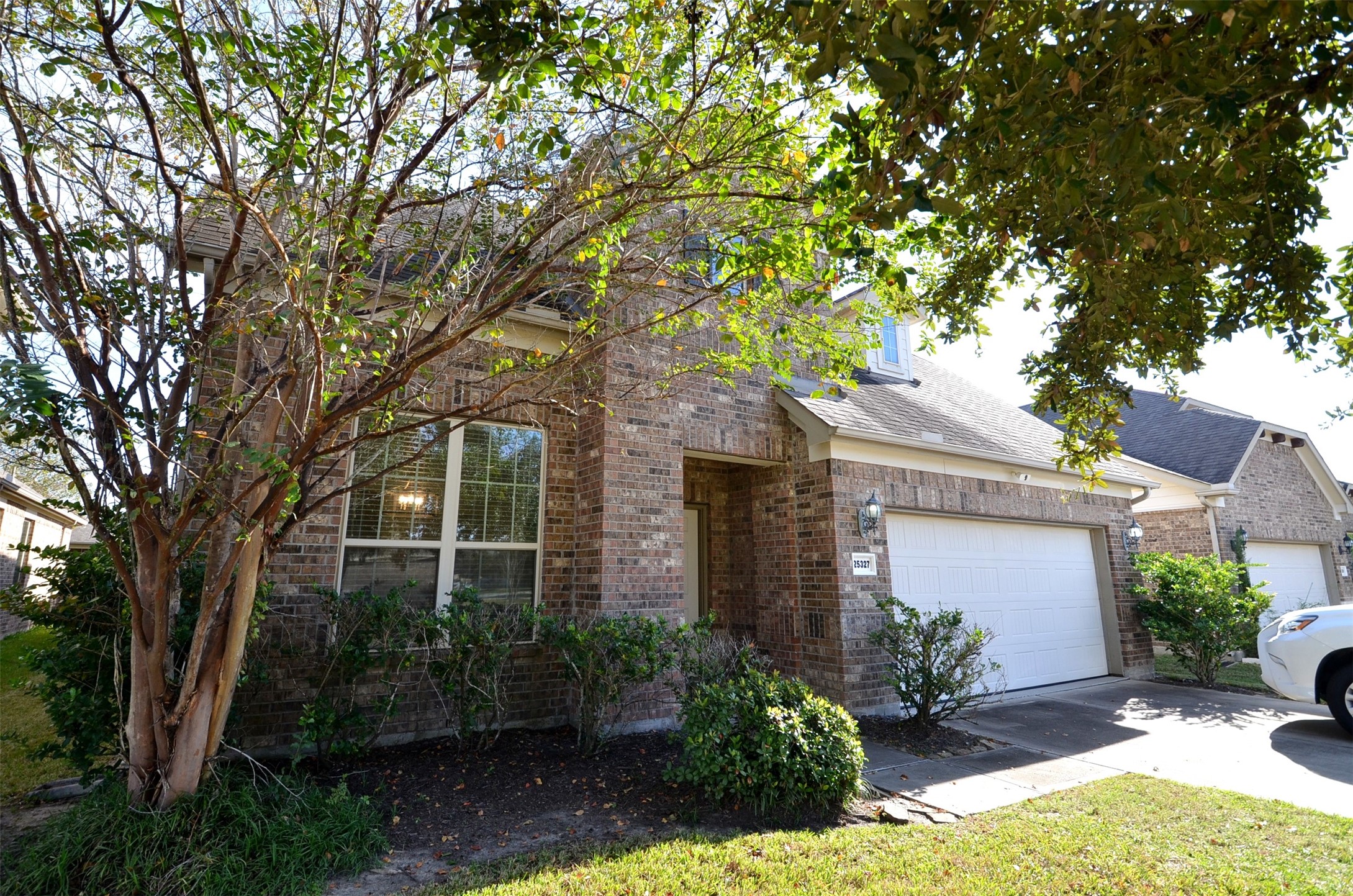 25327 Glenlevan Lane Property Photo 2