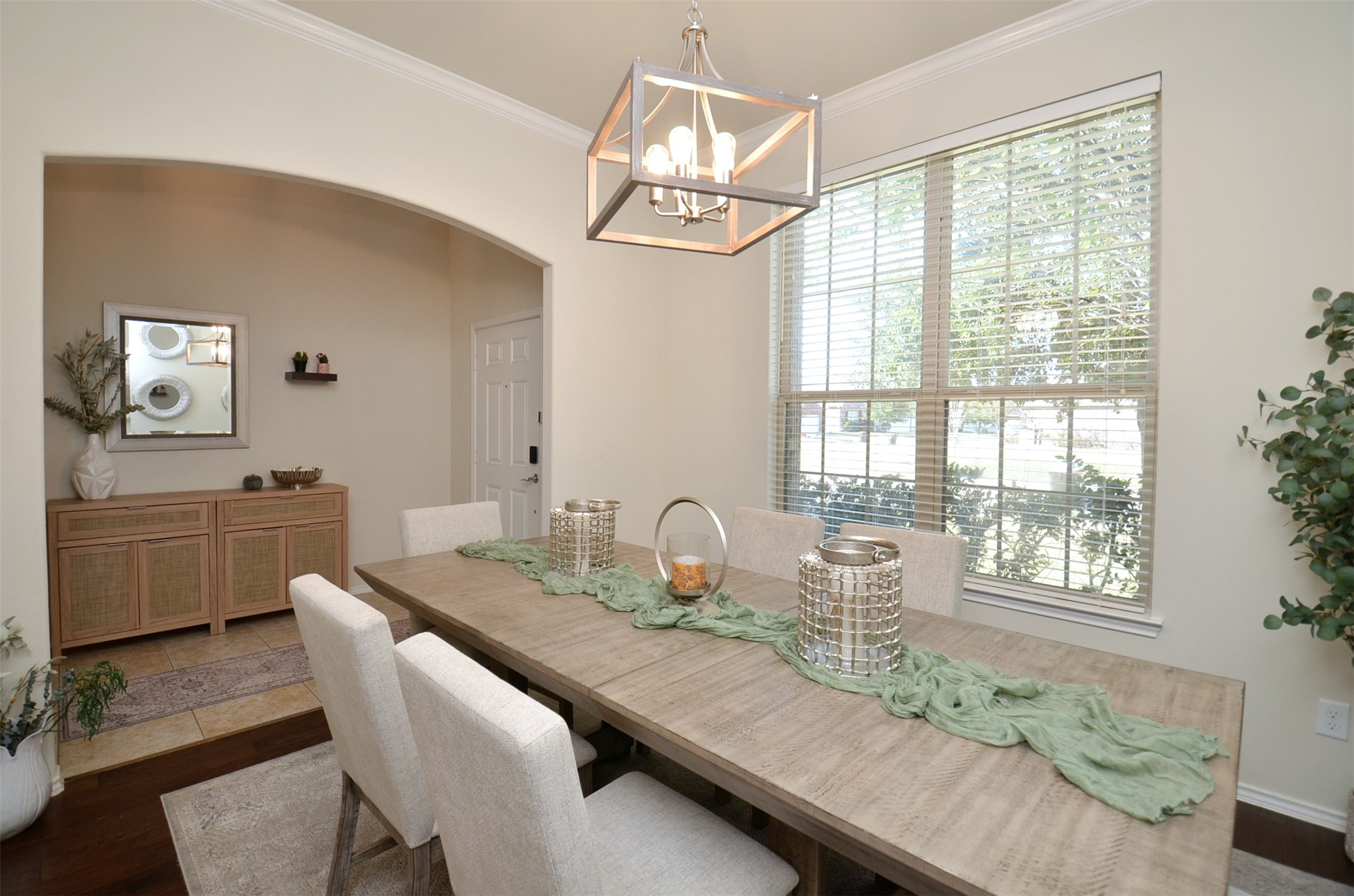 25327 Glenlevan Lane Property Photo 7