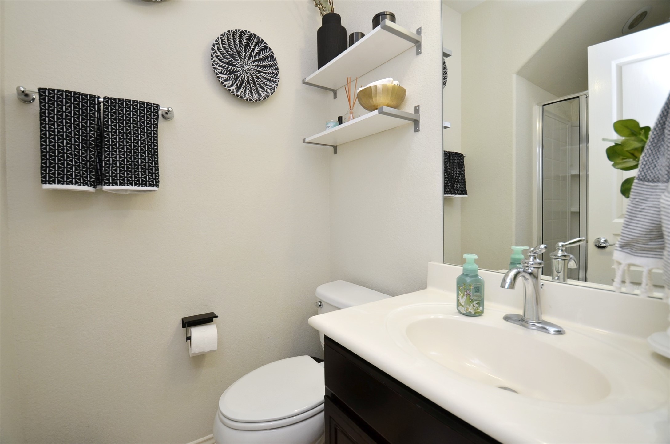 25327 Glenlevan Lane Property Photo 9