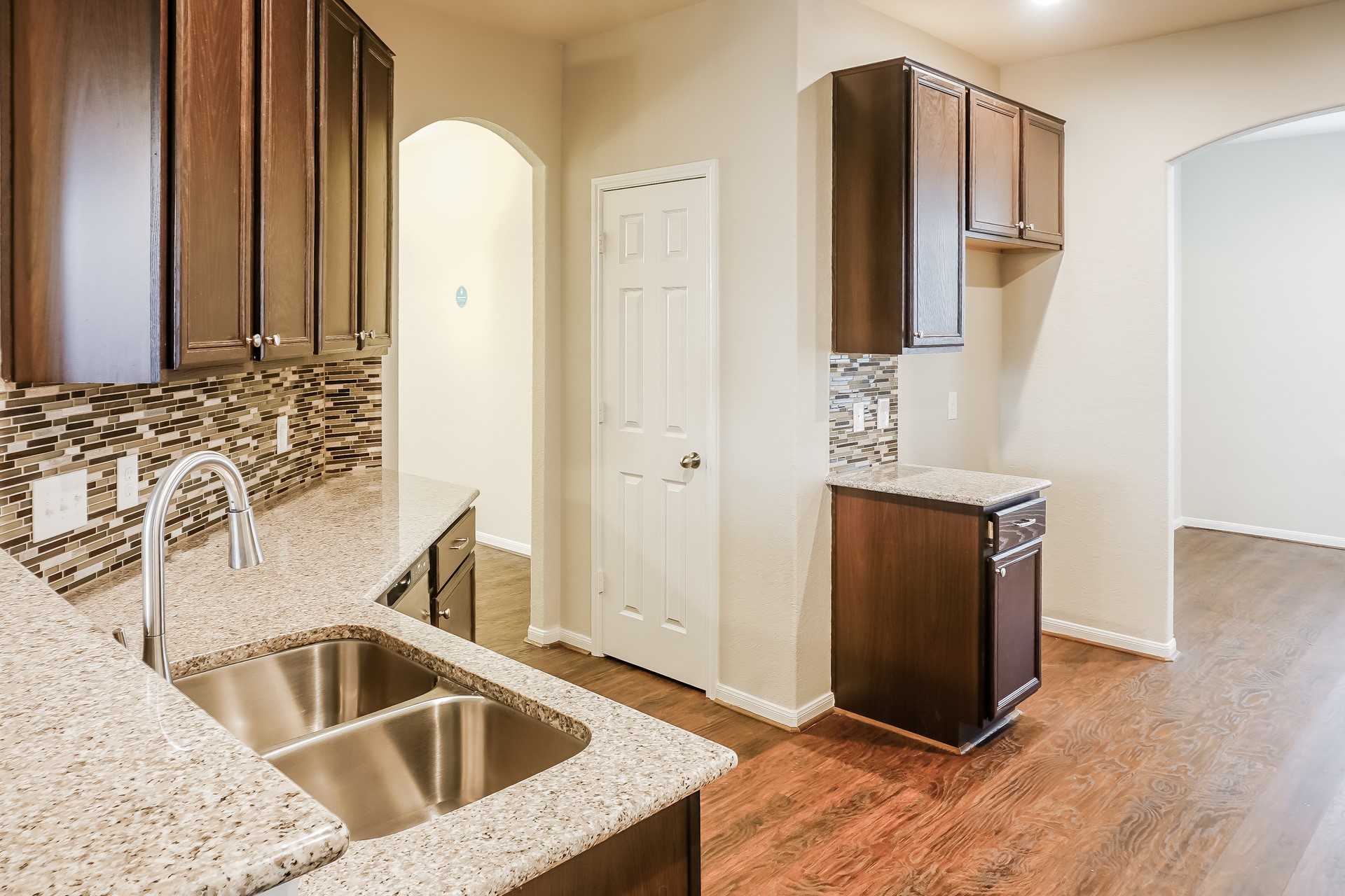 19011 Woodland Leaf Lane Property Photo 7