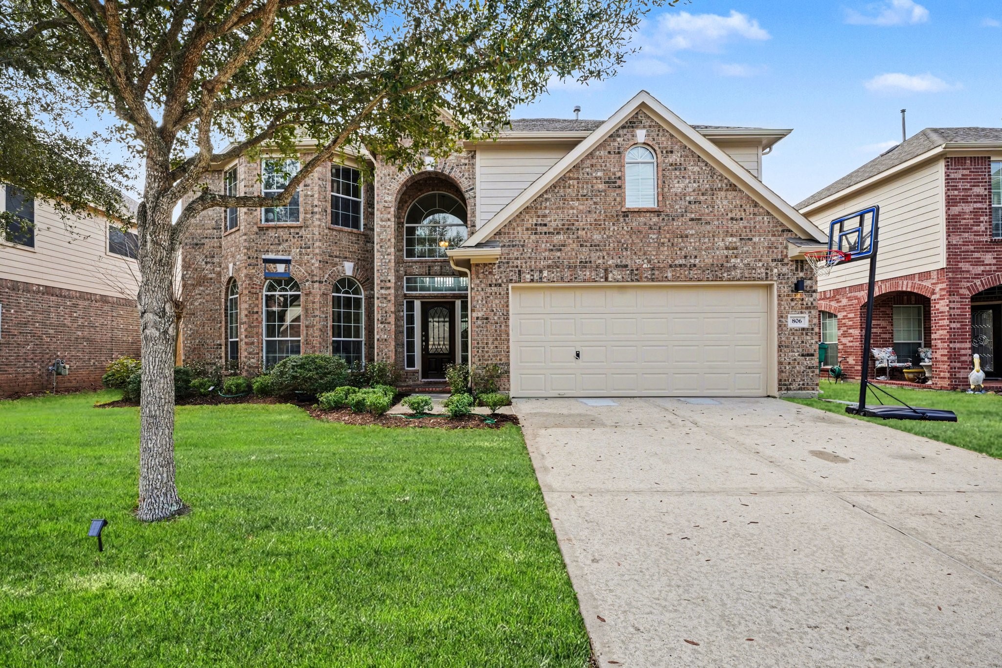 806 Dawn Ridge Way