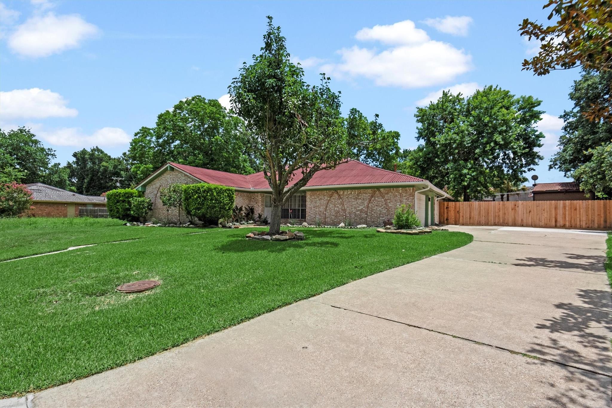 4906 Green Willow Lane Property Photo 2