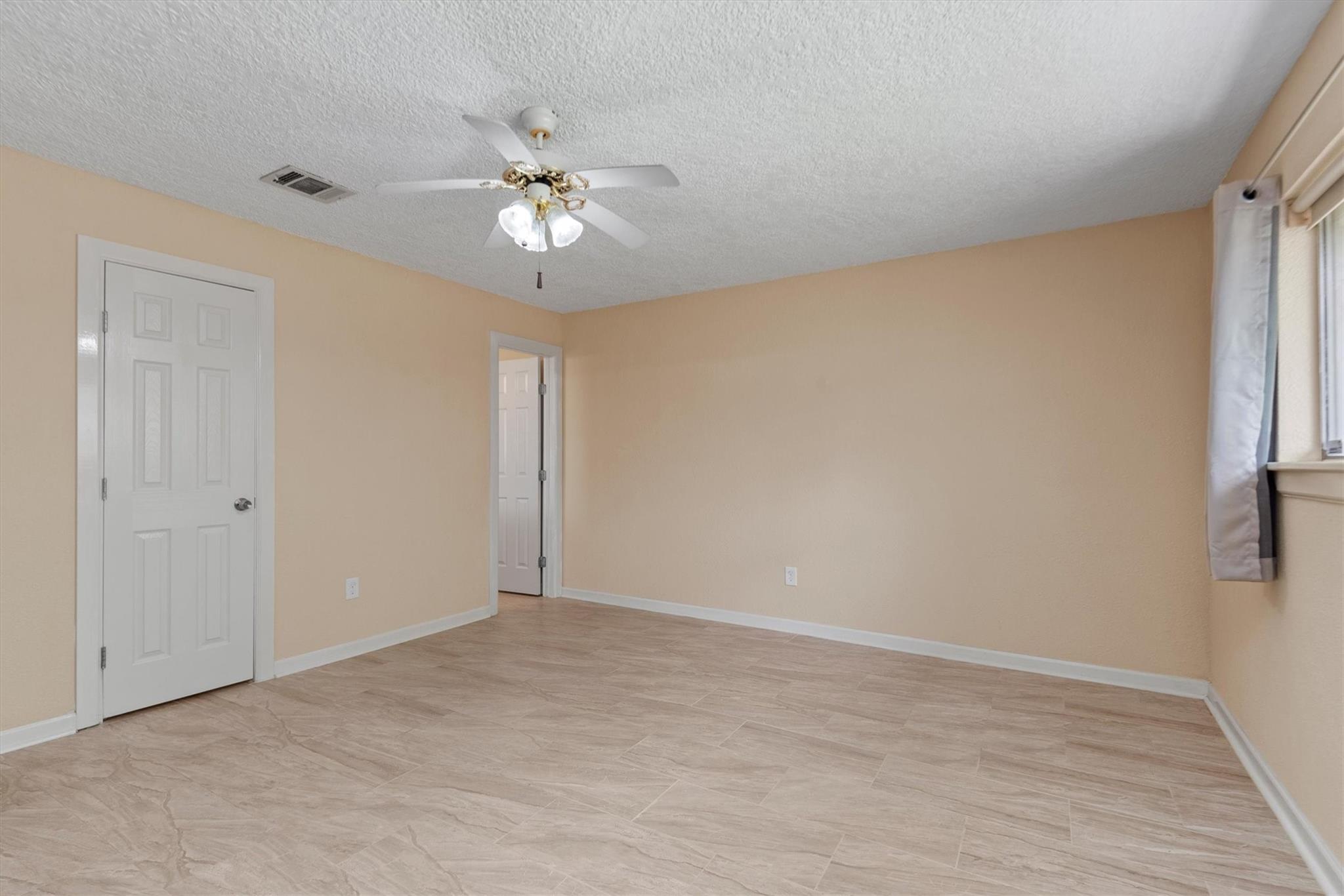 4906 Green Willow Lane Property Photo 17