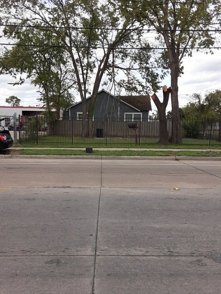 5213 Lyons Avenue Property Photo 2