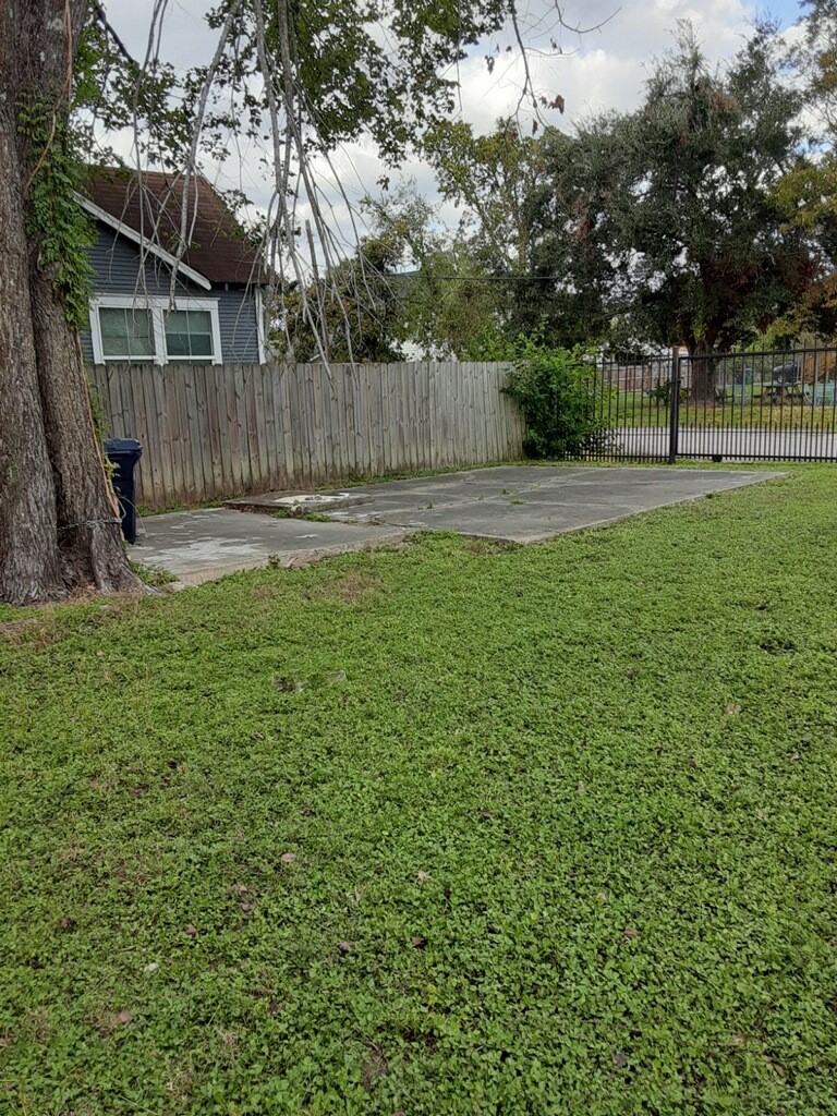 5213 Lyons Avenue Property Photo 3