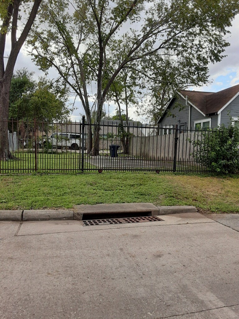 5213 Lyons Avenue Property Photo 4