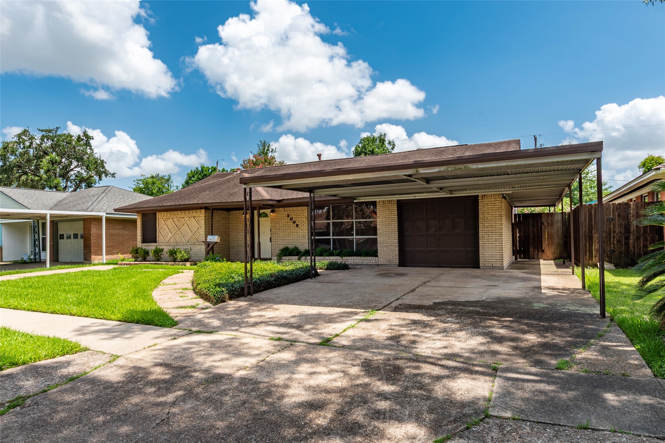 3008 Thornwood Drive Property Photo