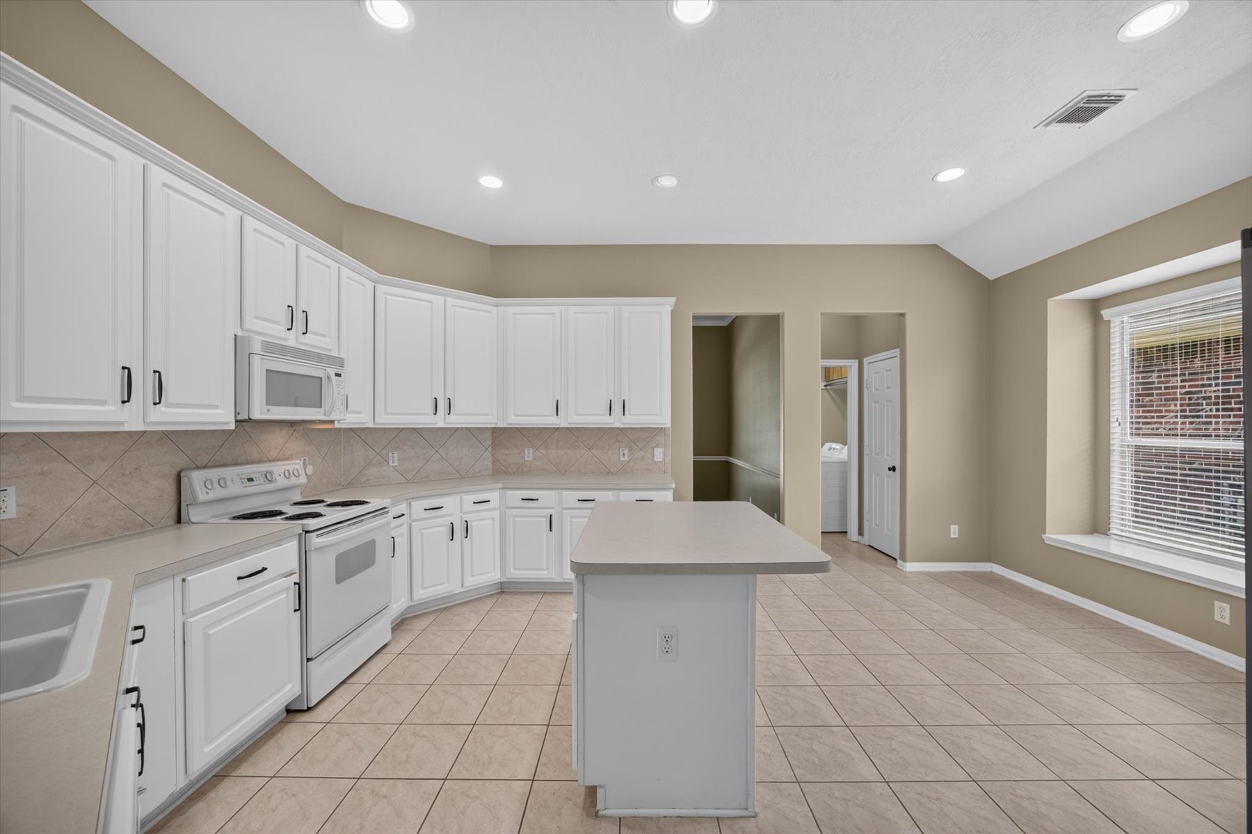 21323 Pebble Pine Trail Property Photo 11
