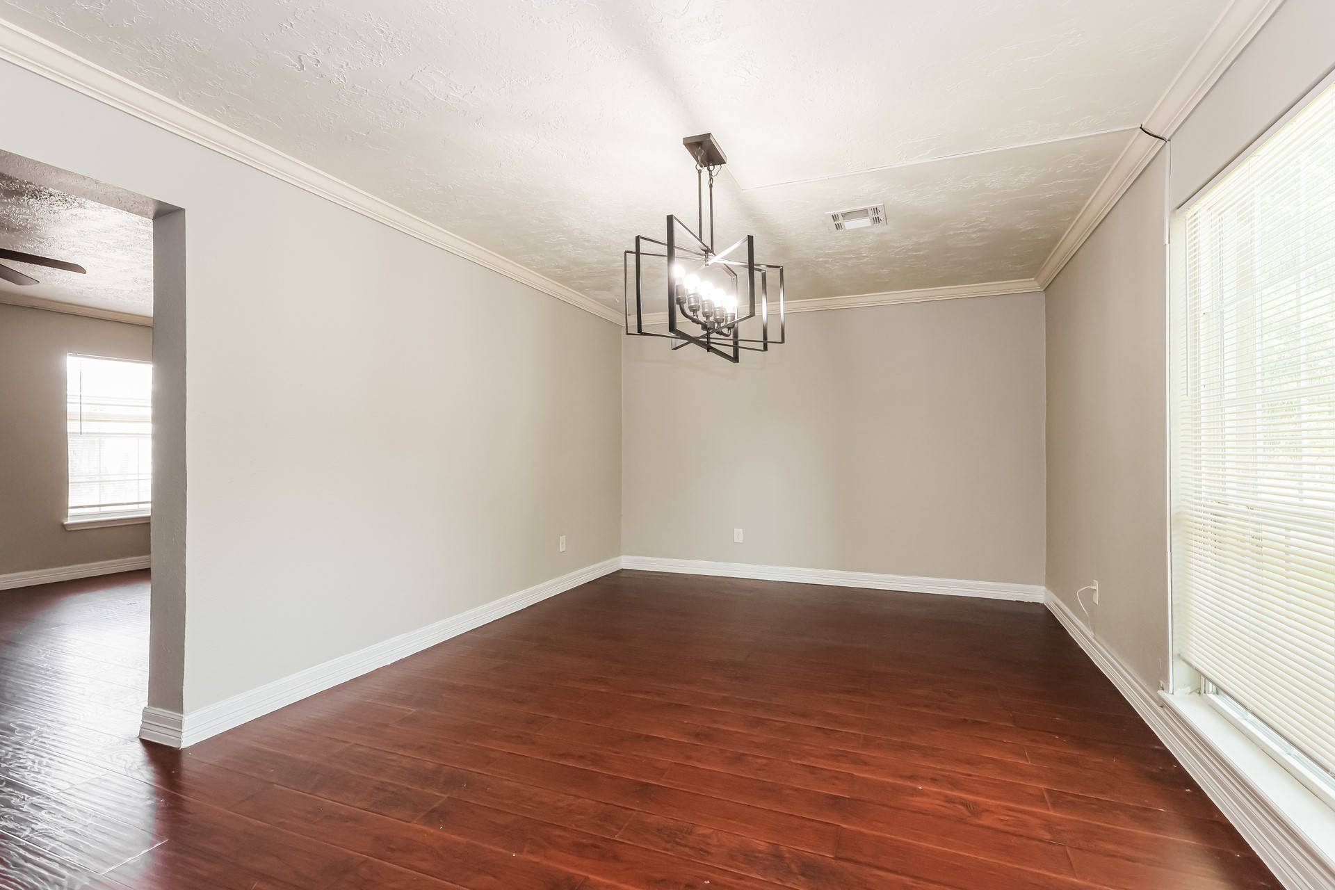 10122 Woodhollow Drive Property Photo 6