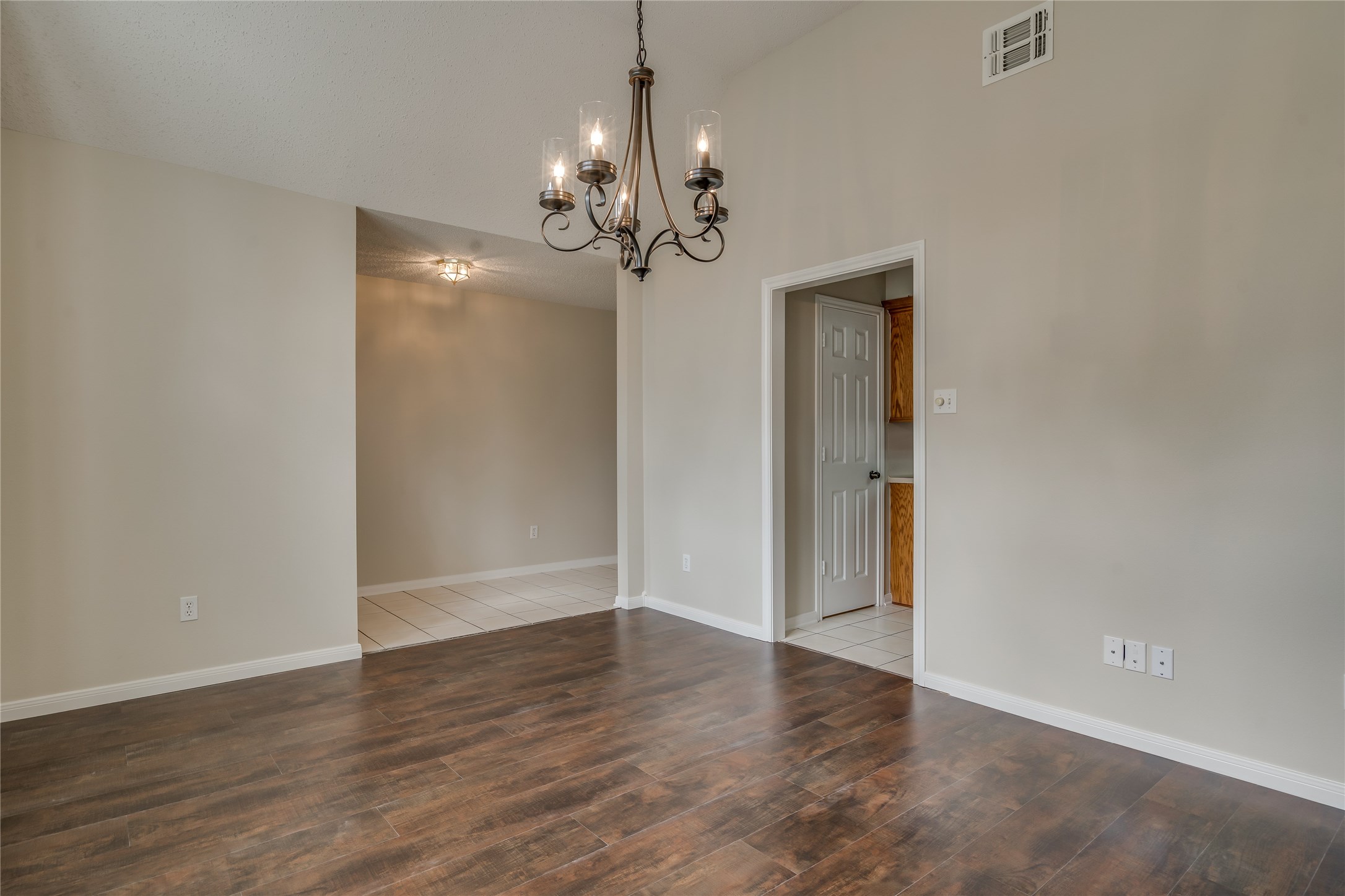 2460 Pebblebrook Circle Property Photo 6