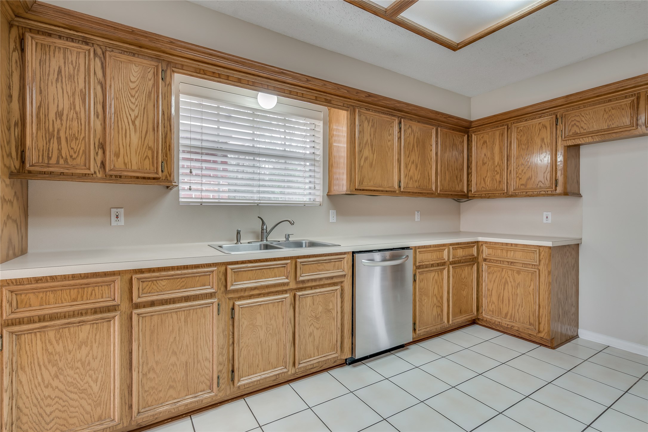 2460 Pebblebrook Circle Property Photo 12