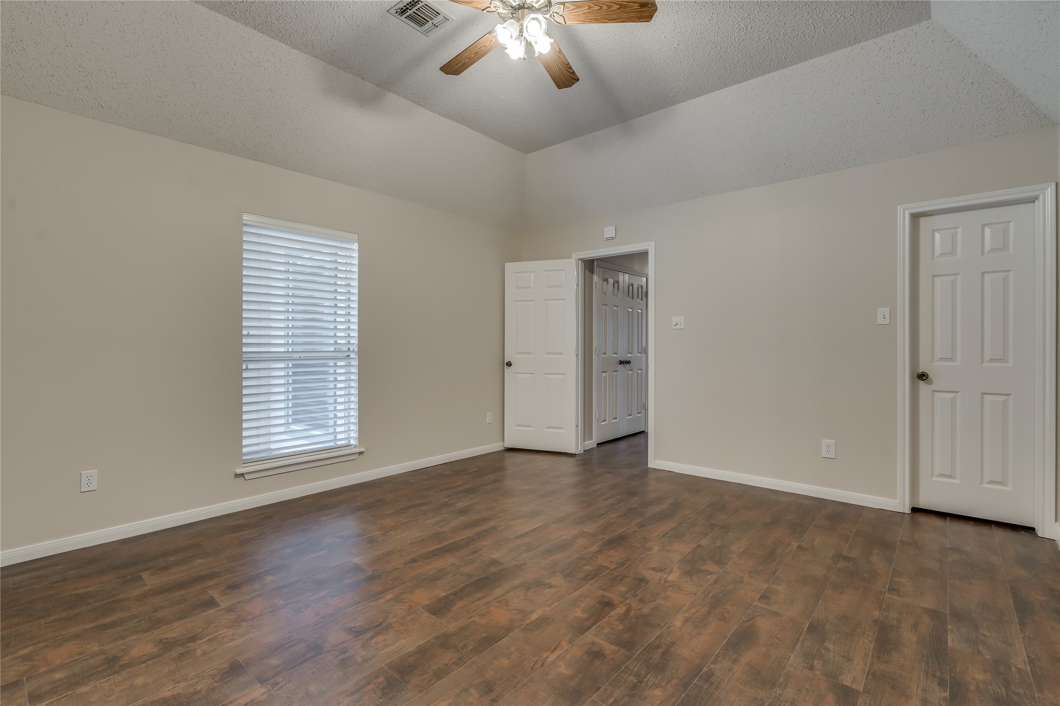 2460 Pebblebrook Circle Property Photo 16