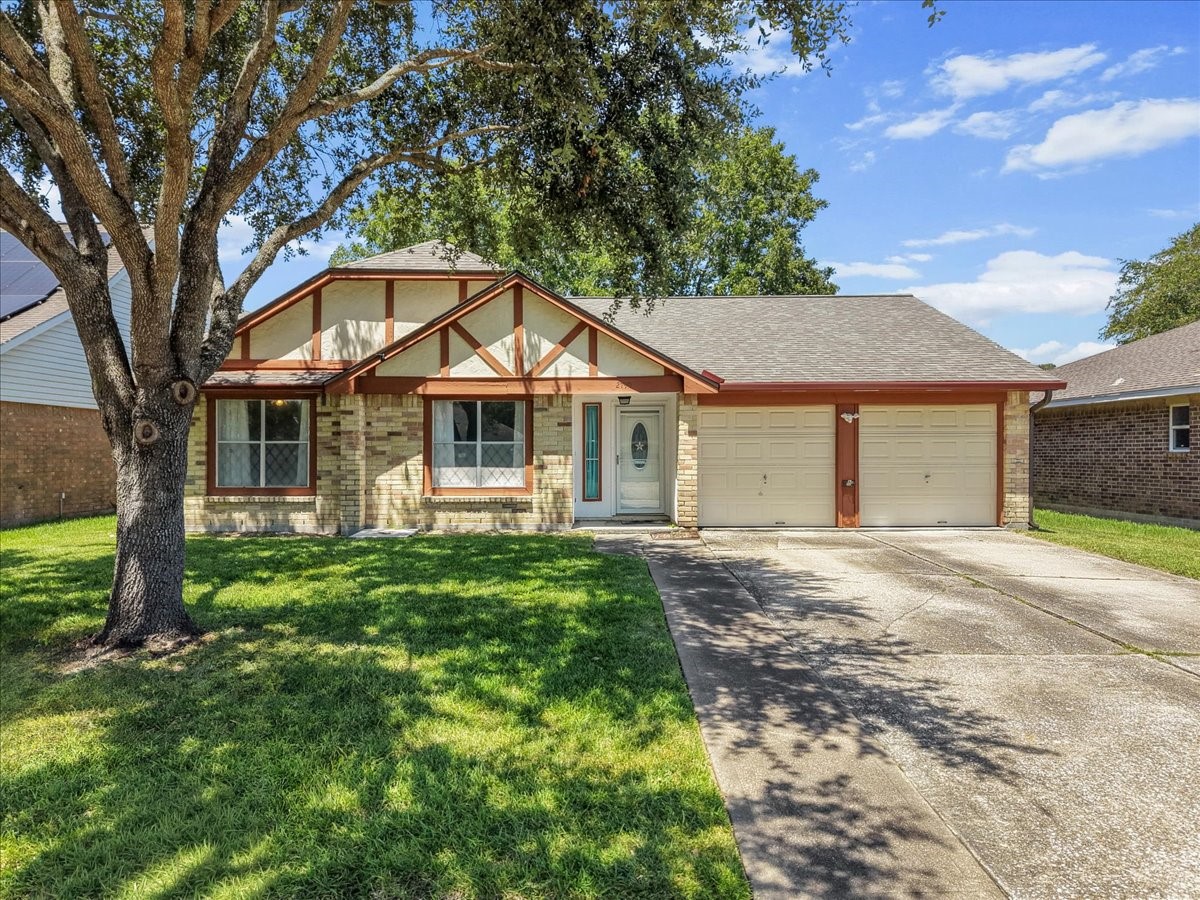 2790 Pinewood Drive Property Photo