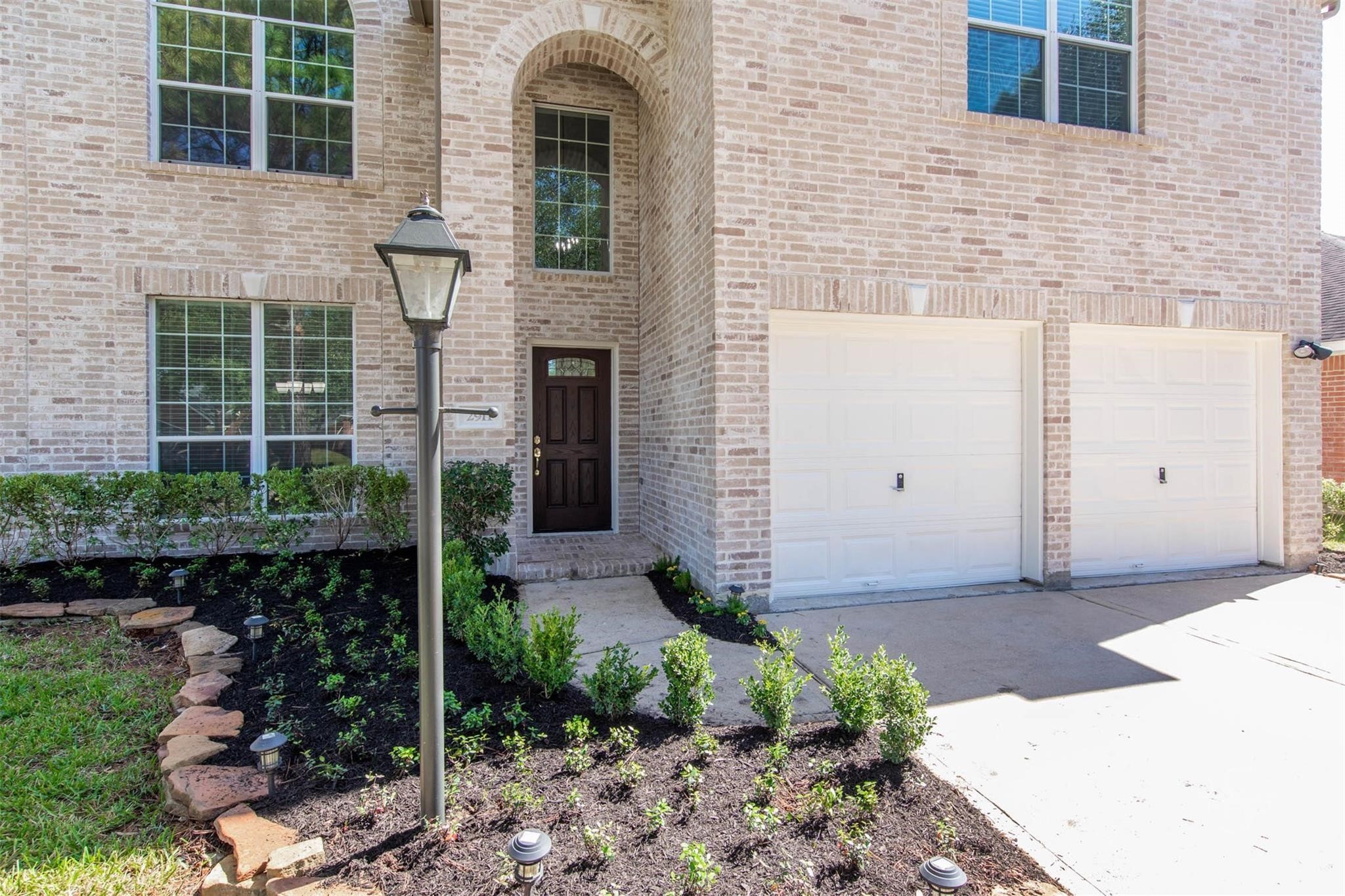 2911 Ledgeside Court Property Photo 3
