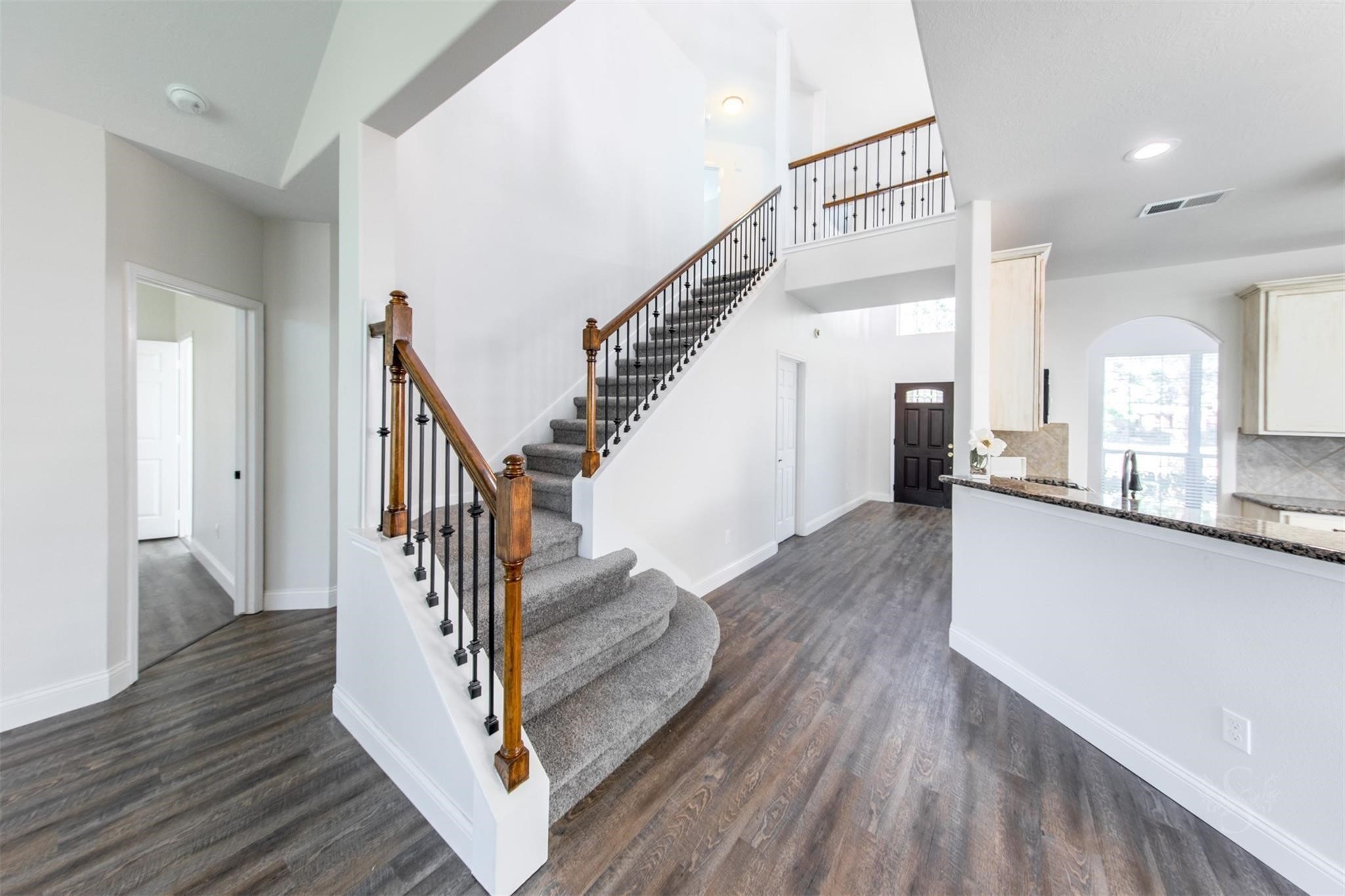 2911 Ledgeside Court Property Photo 6