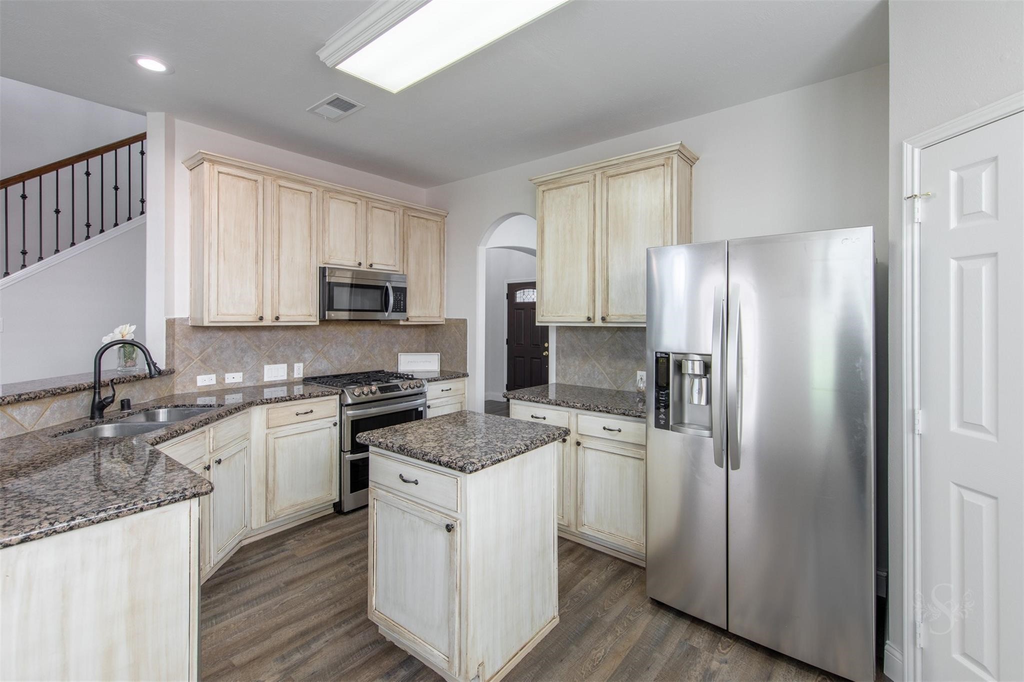 2911 Ledgeside Court Property Photo 8