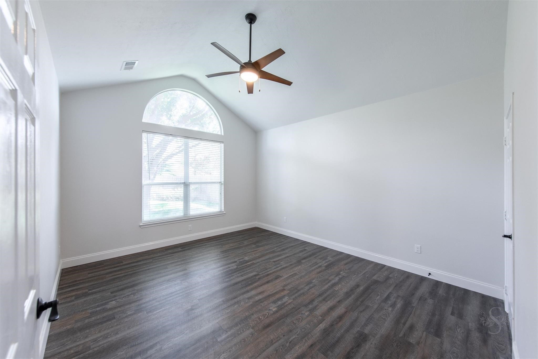 2911 Ledgeside Court Property Photo 13