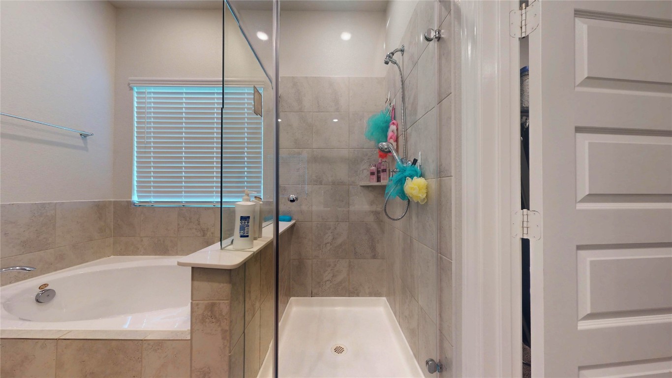2543 Shelly Lang Court Property Photo 11