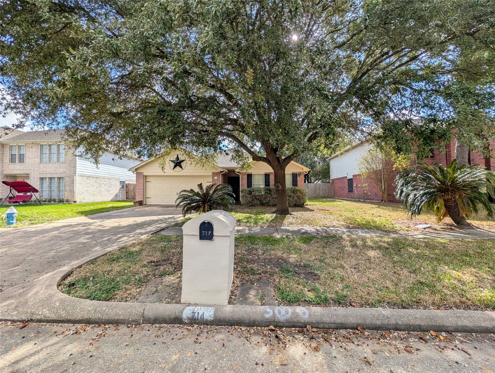 714 N Vista Drive Property Photo 2