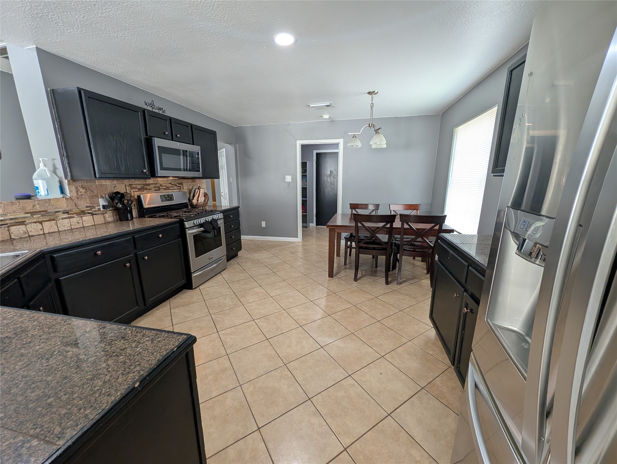 714 N Vista Drive Property Photo 3