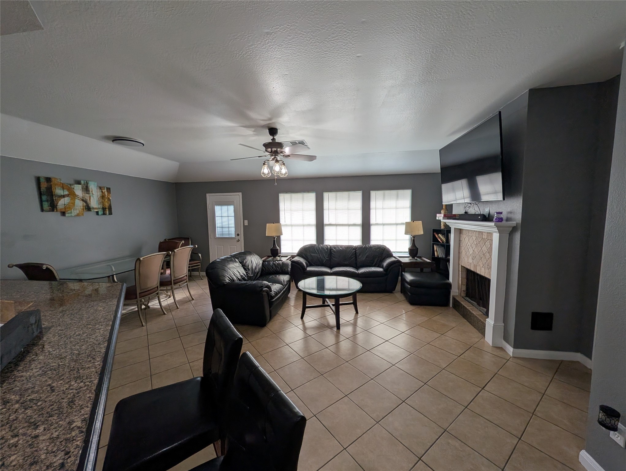 714 N Vista Drive Property Photo 5
