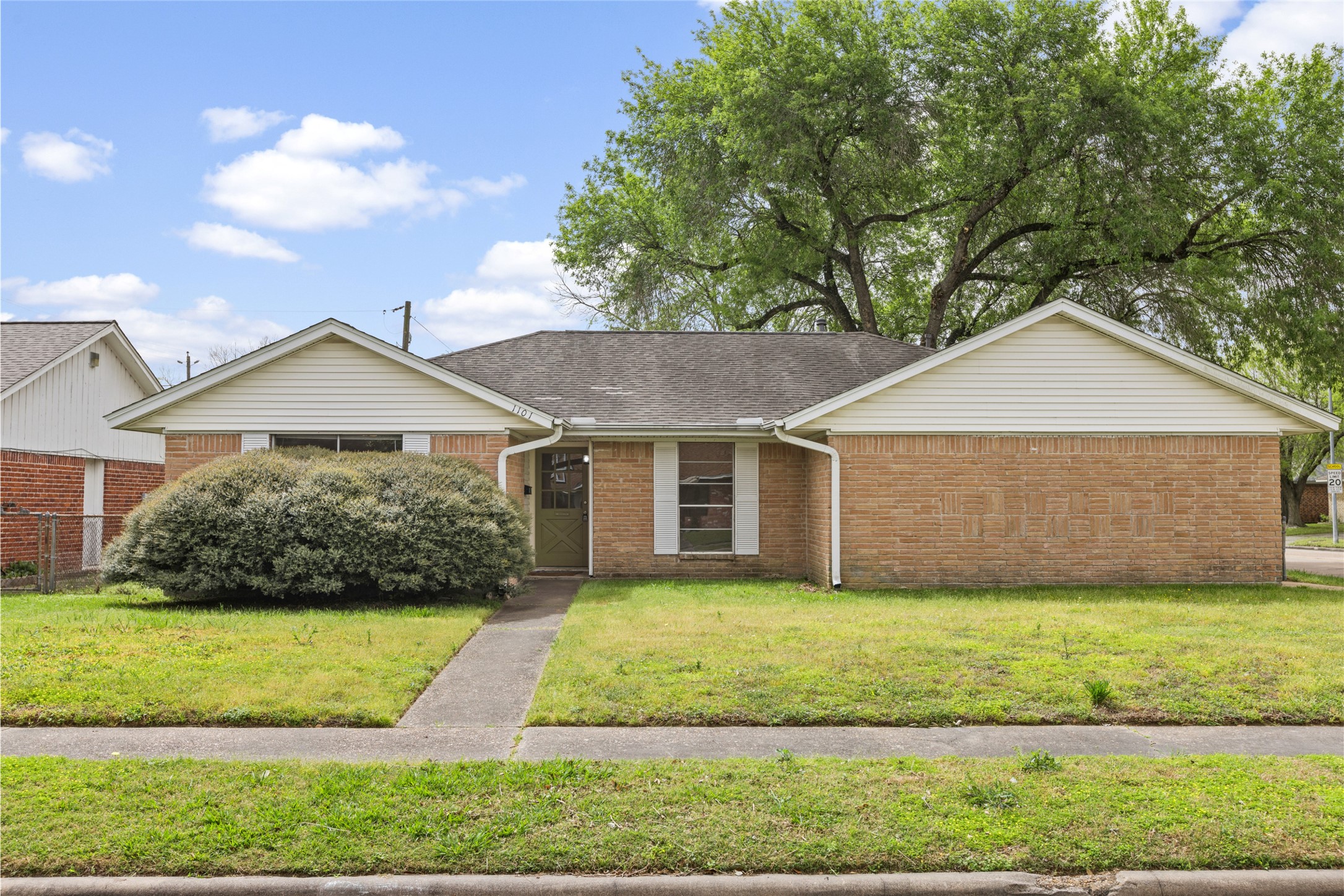 1101 E Rutgers Lane Property Photo