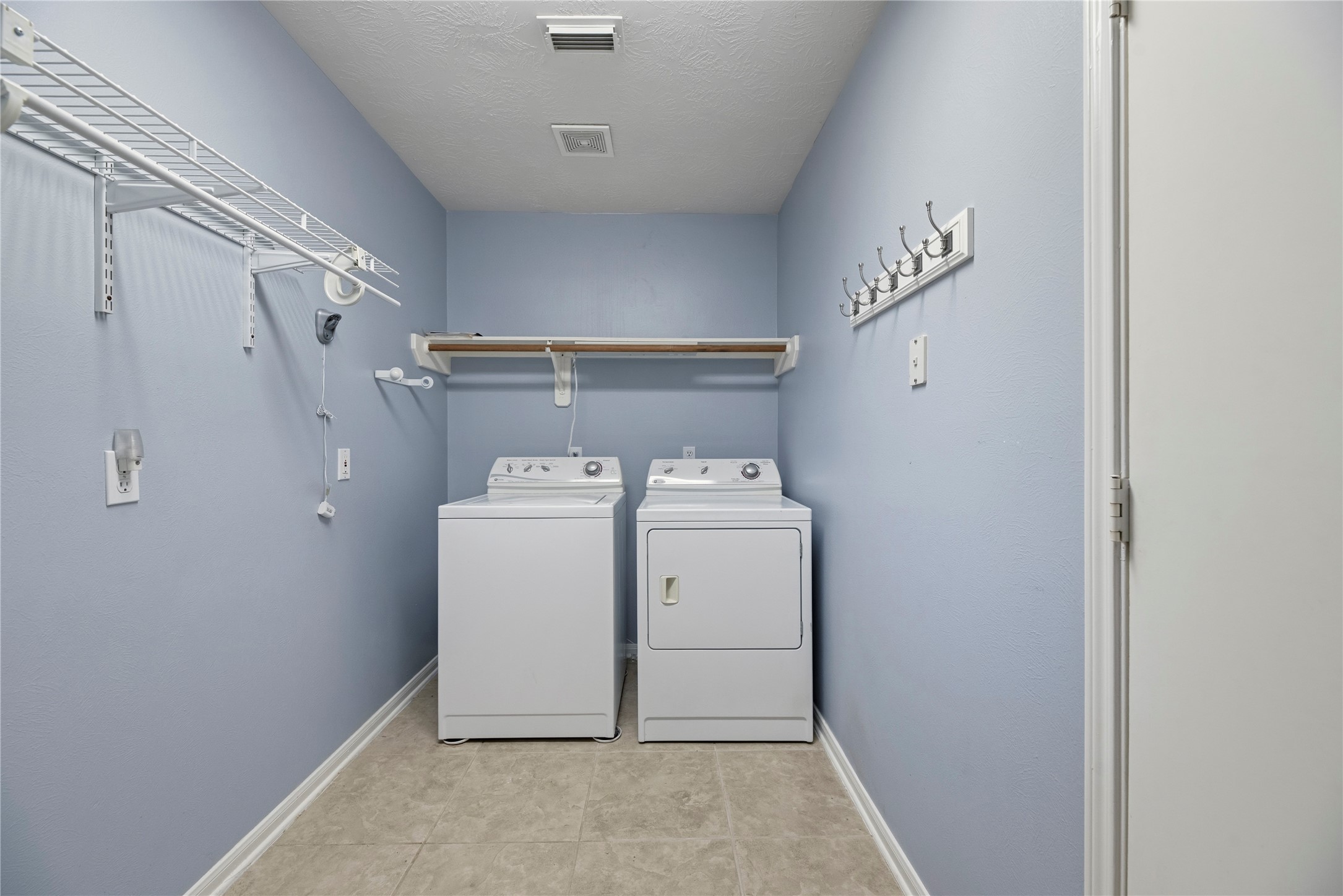8907 W Rayford Road Property Photo 14