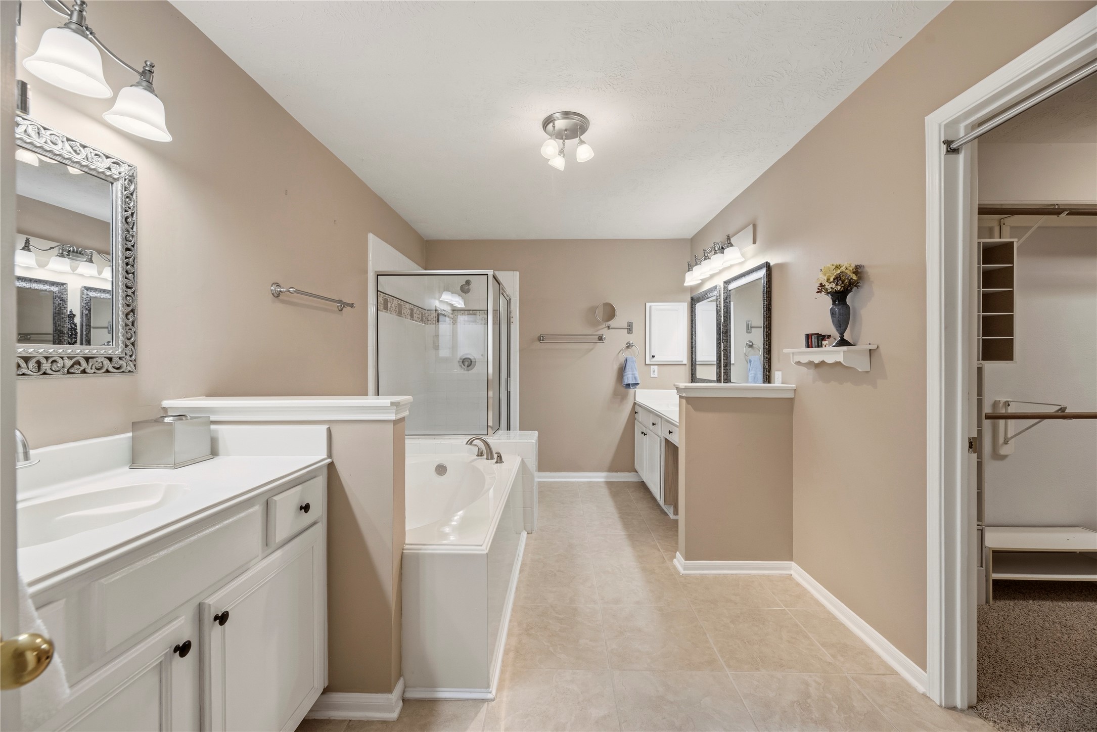 8907 W Rayford Road Property Photo 16