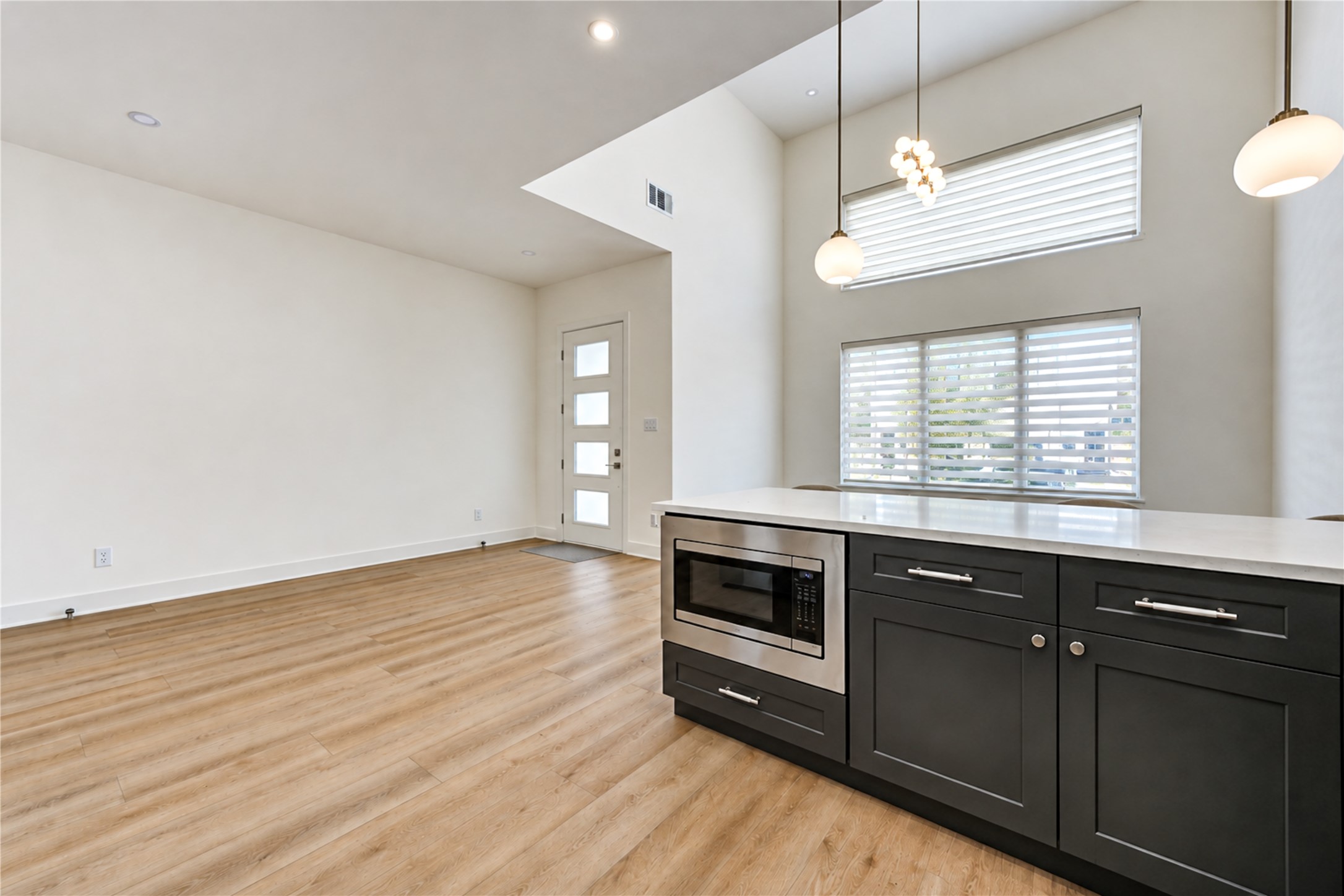422 E 41st Street A Property Photo 3