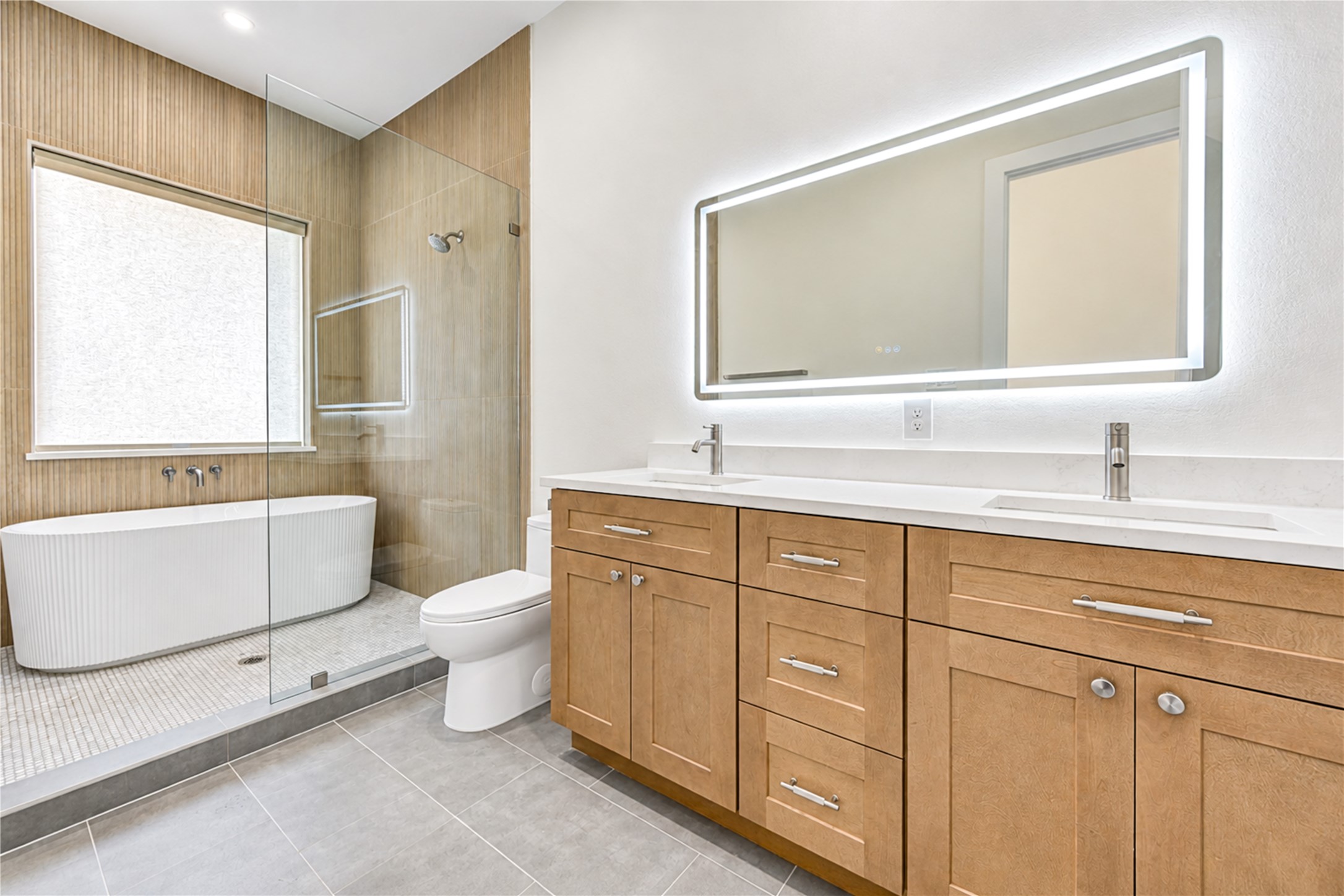 422 E 41st Street A Property Photo 17