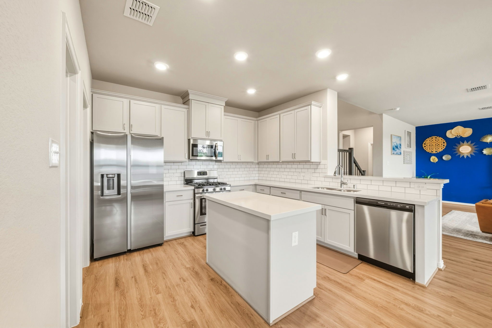 2817 Sellers Island Drive Property Photo 4