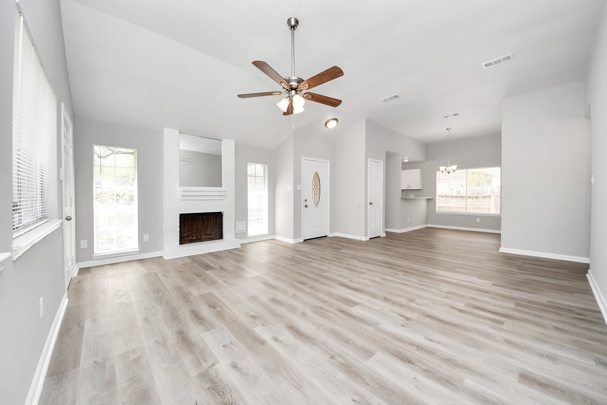 8510 Pine Falls Drive Property Photo 4