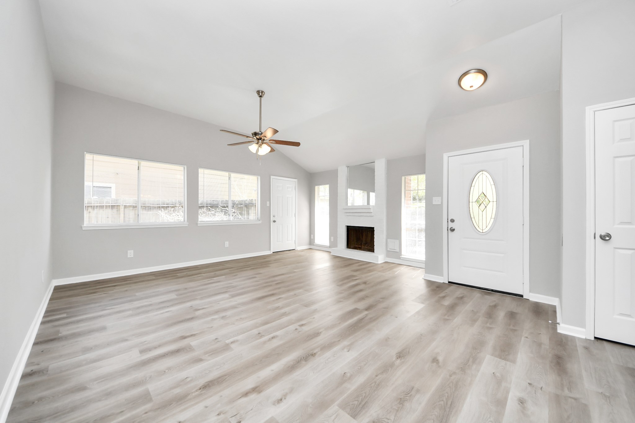8510 Pine Falls Drive Property Photo 5