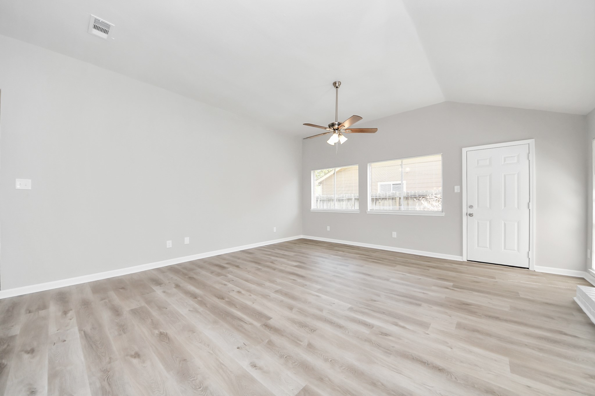 8510 Pine Falls Drive Property Photo 7