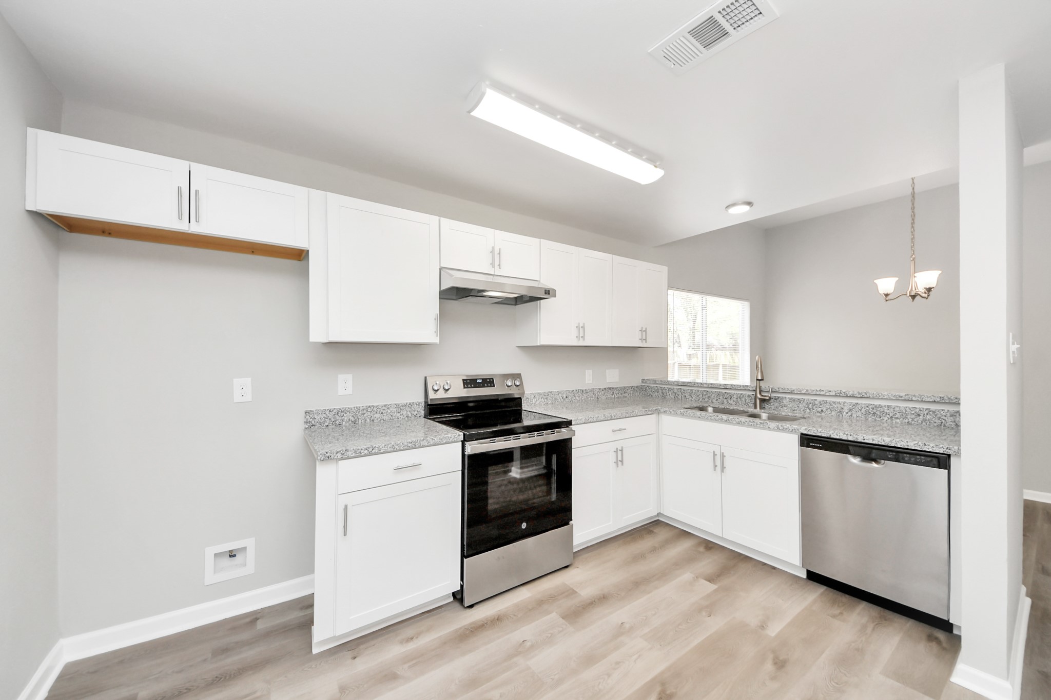 8510 Pine Falls Drive Property Photo 11