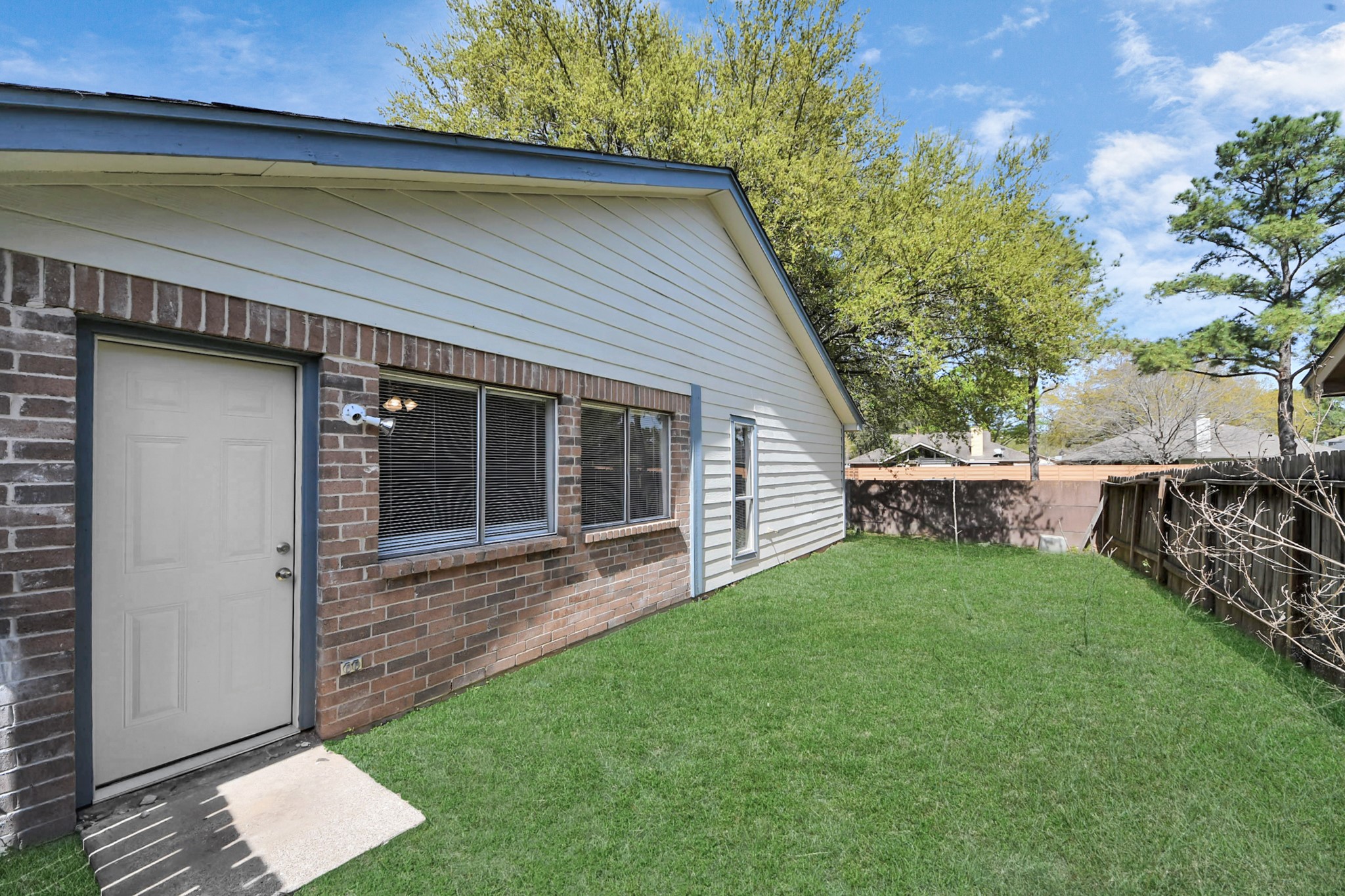8510 Pine Falls Drive Property Photo 28