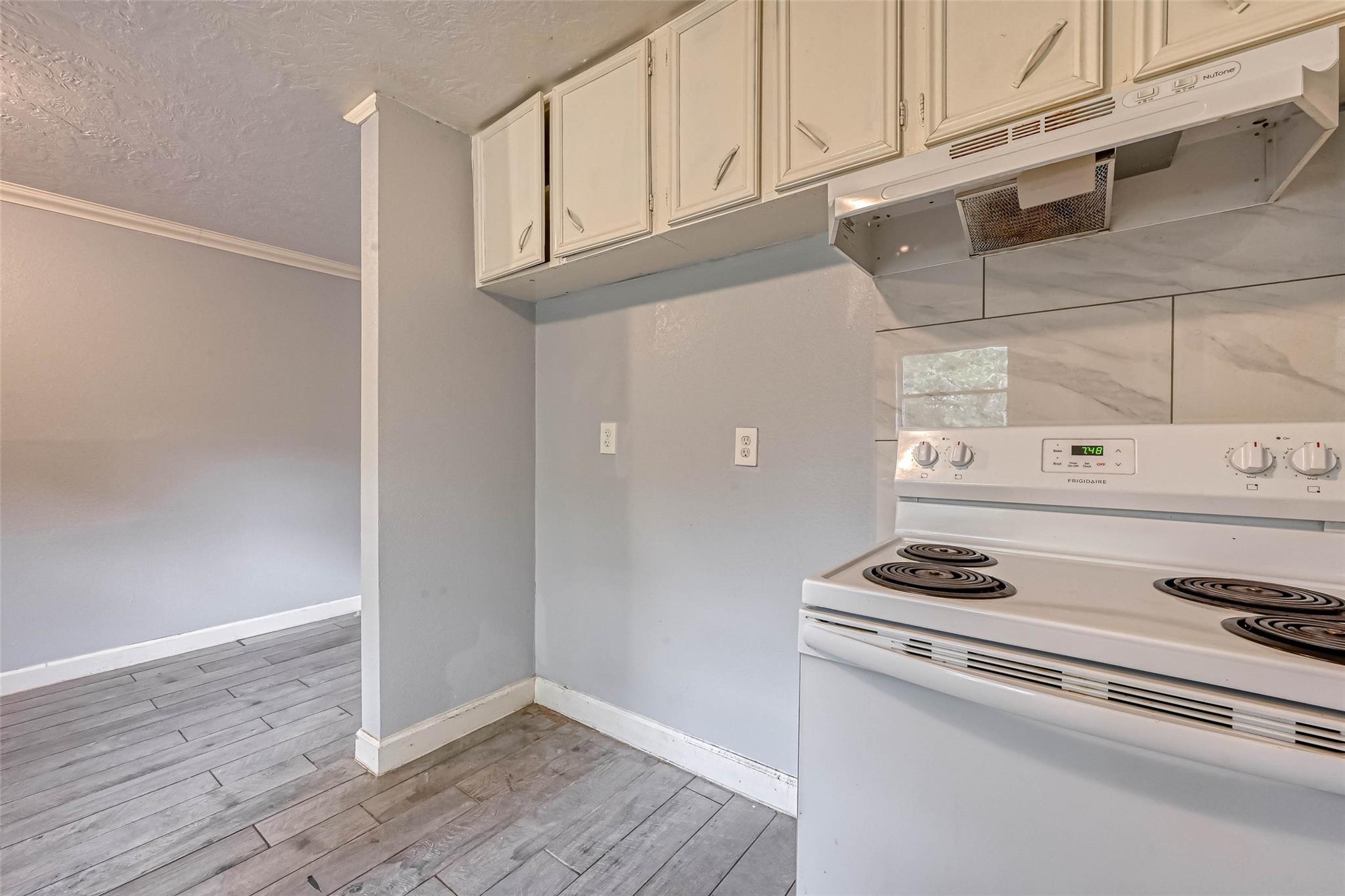 5431 Willow Glen Drive, Houston Tx 77033 Property Photo 8