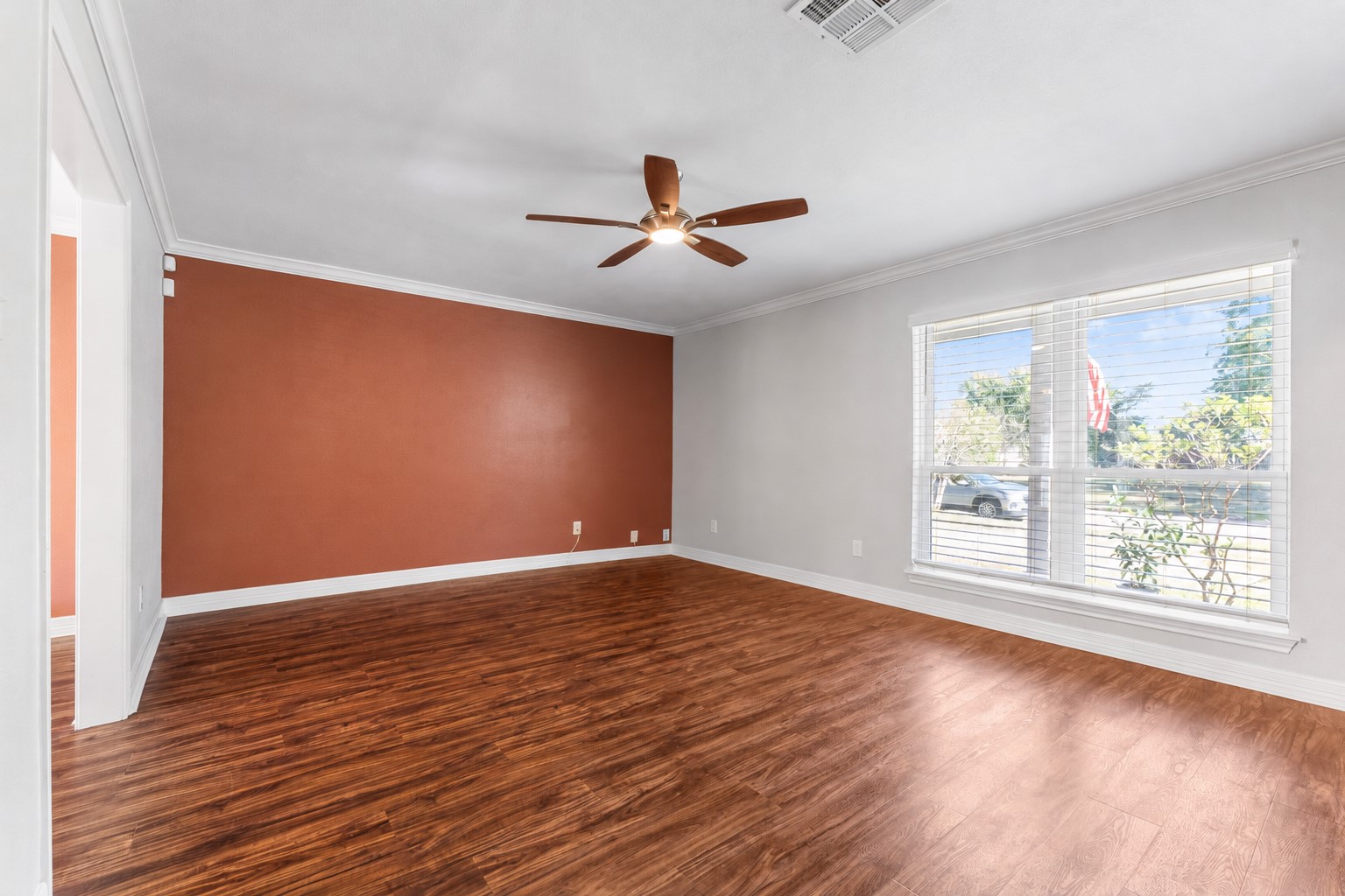 16606 Oxnard Lane Property Photo 7