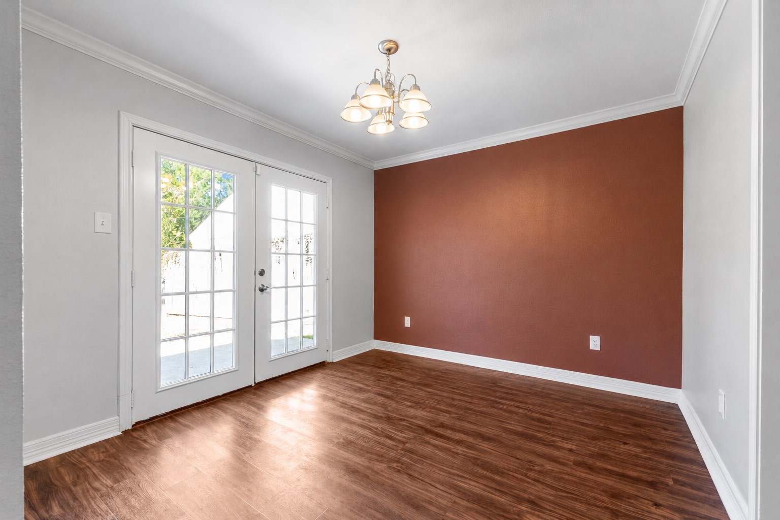 16606 Oxnard Lane Property Photo 9