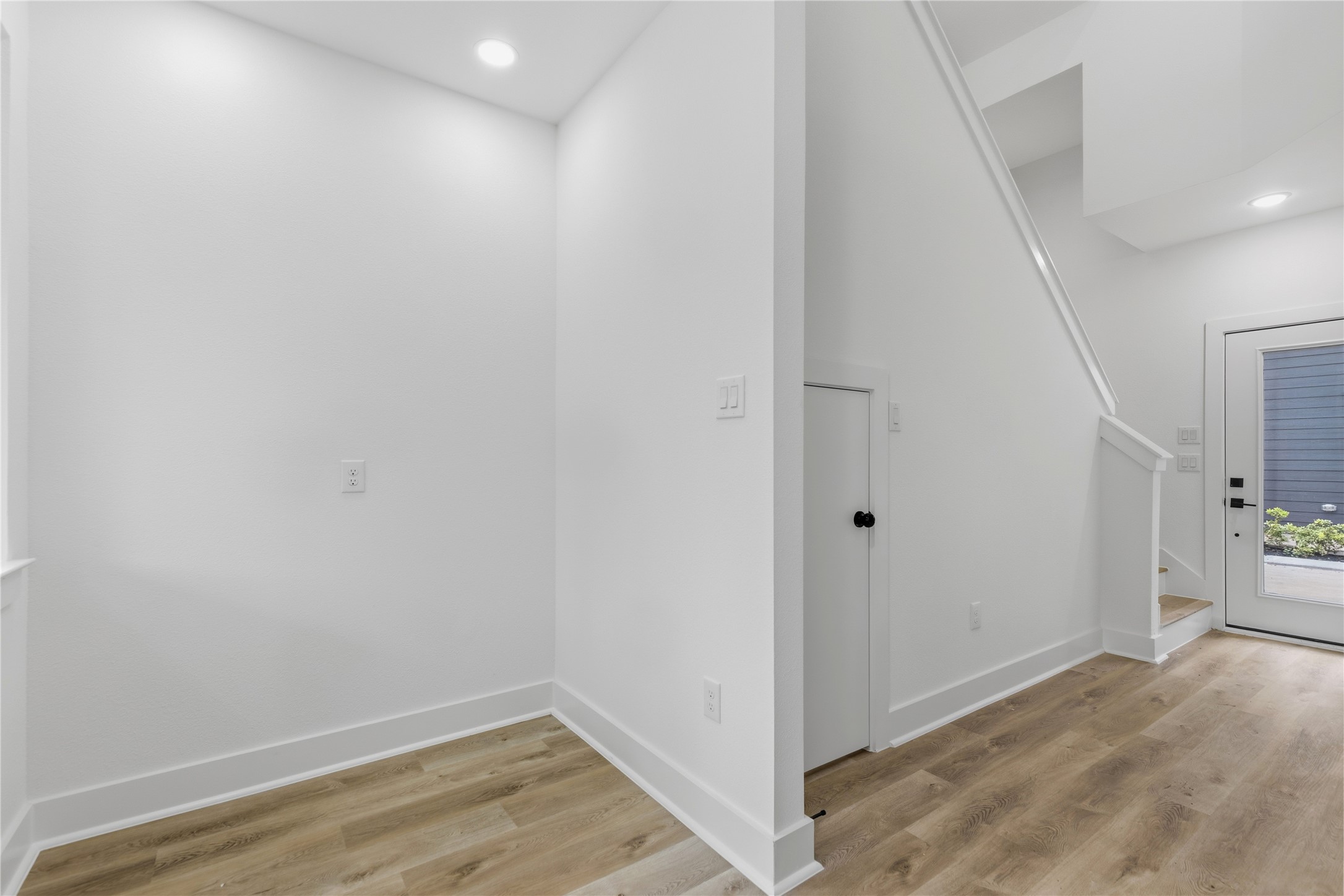 812 Elkhart Street B Property Photo 5